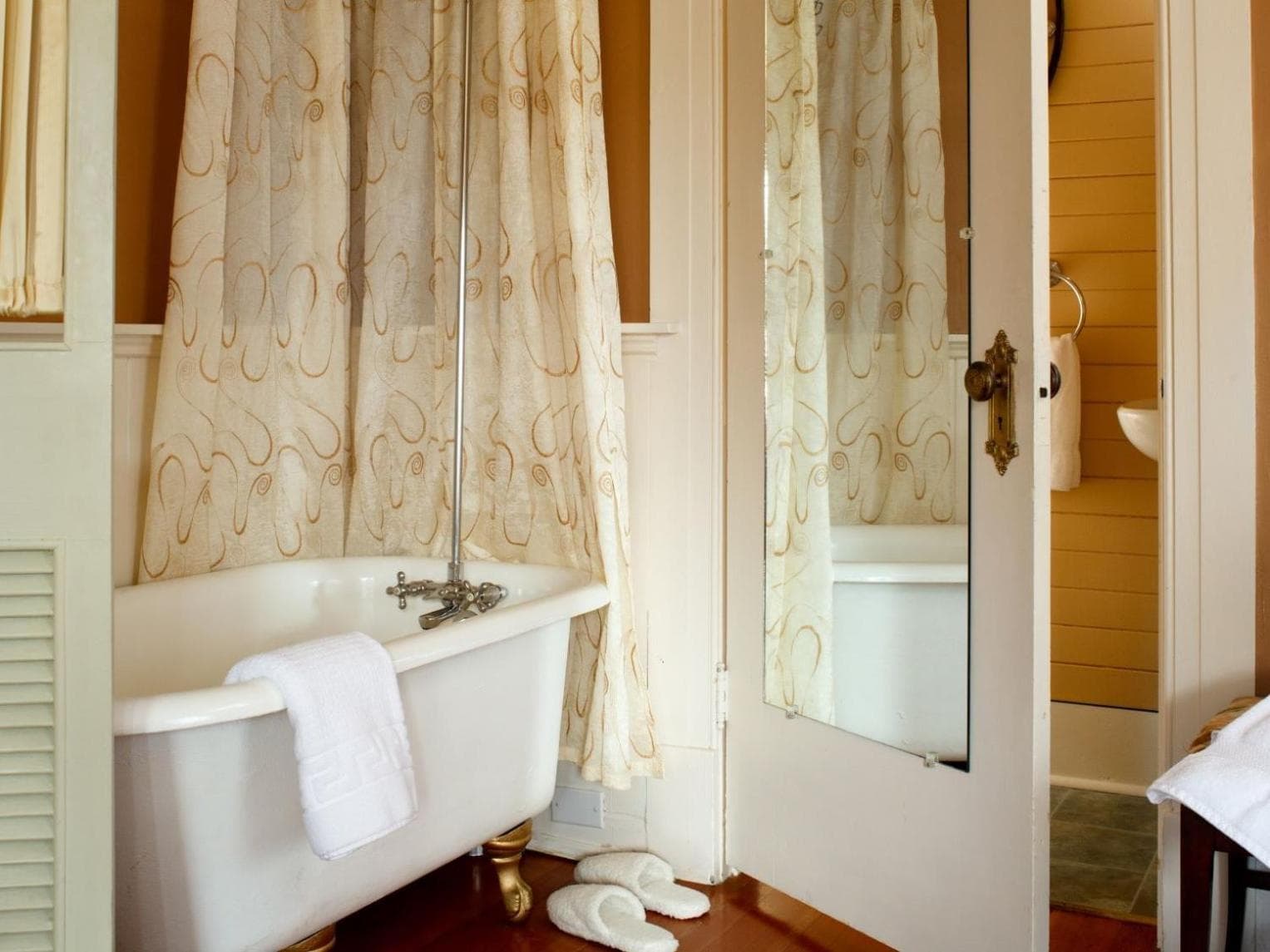 Abbeymoore Manor Bed & Breakfast Inn