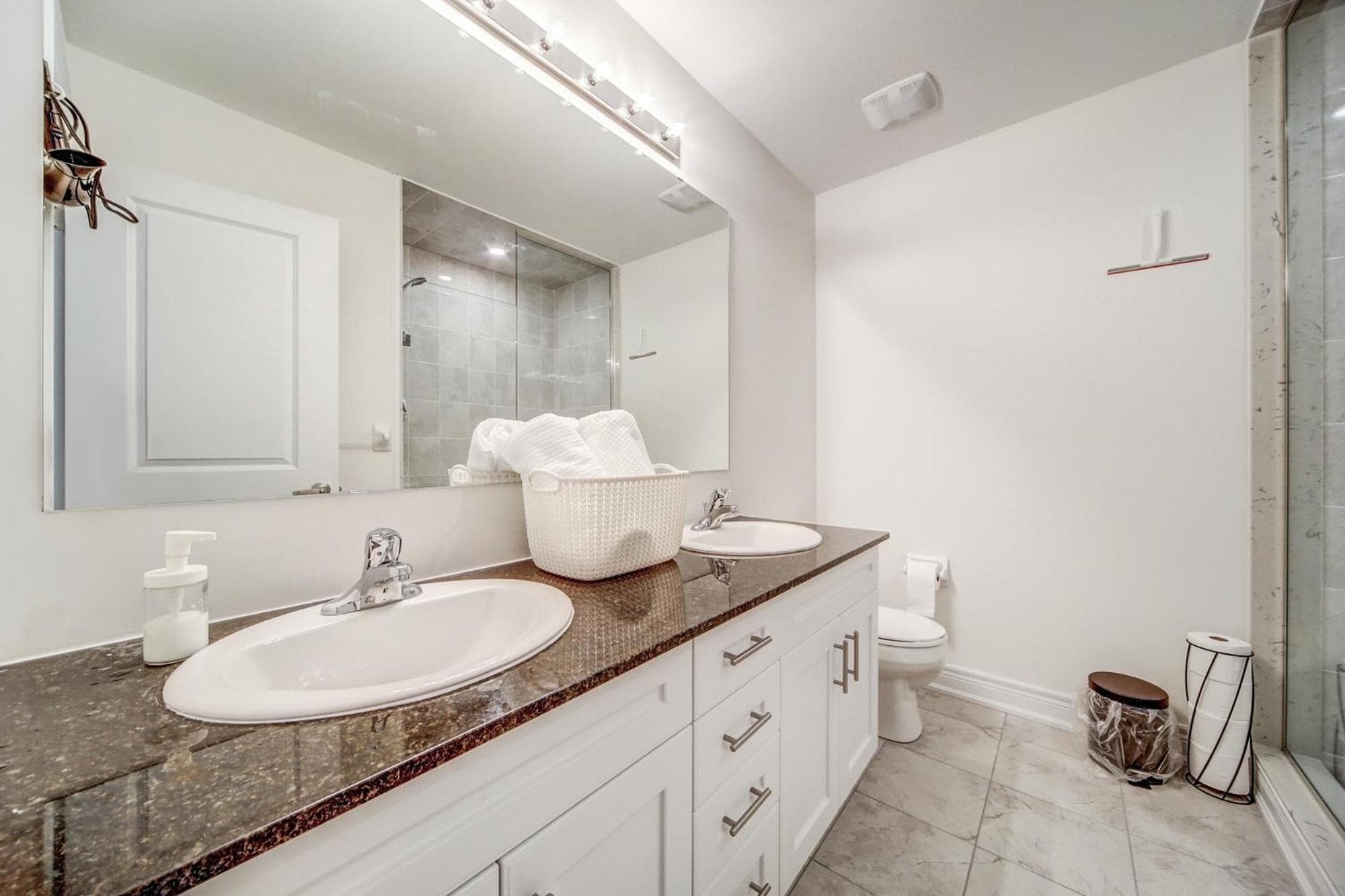 Executive Town Home-Mountain View-Historic Snowbridge Village, Walking Distance to the Resort
