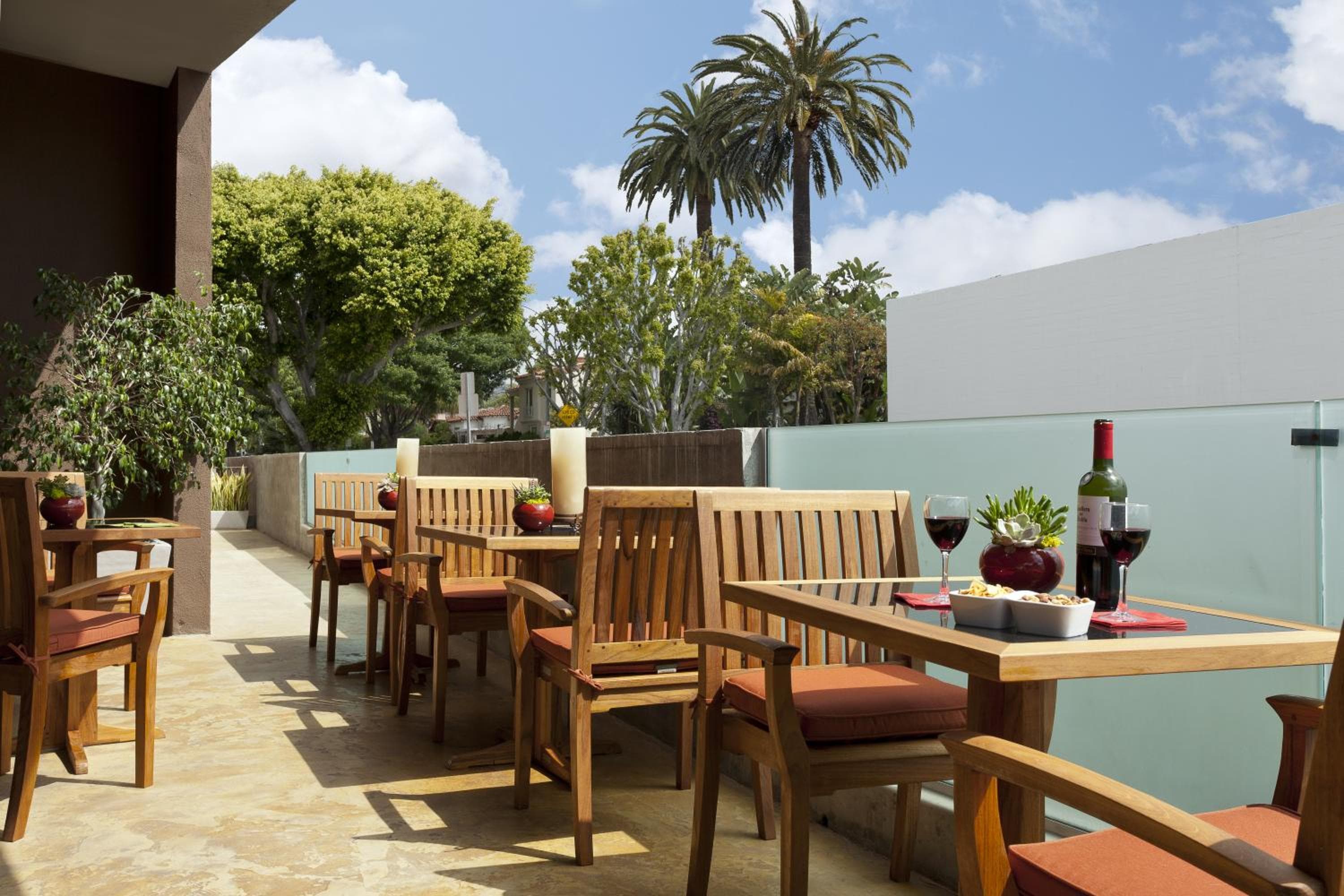 Elan Hotel
