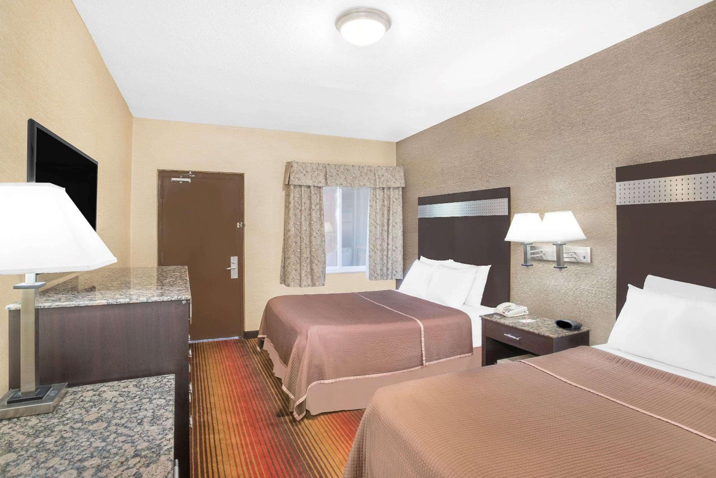 Howard Johnson by Wyndham North Bergen