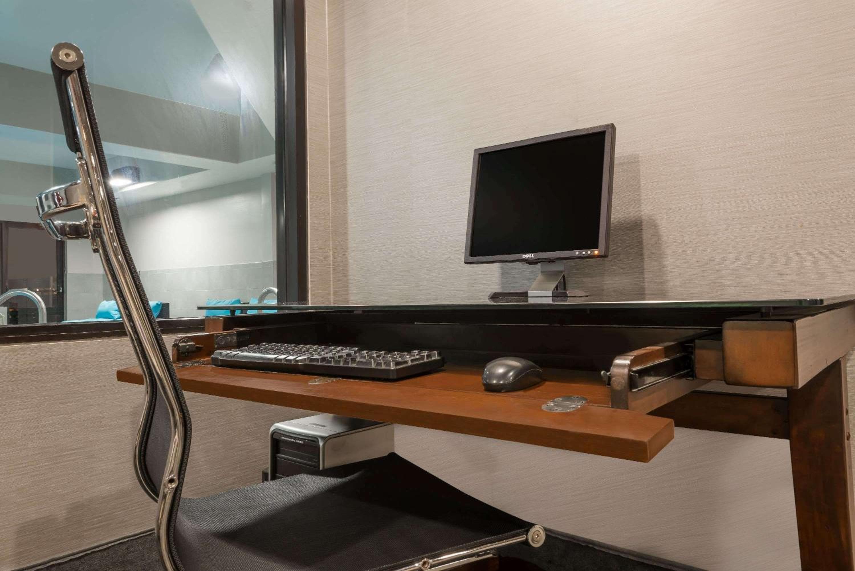 Hawthorn Extended Stay by Wyndham Columbus West