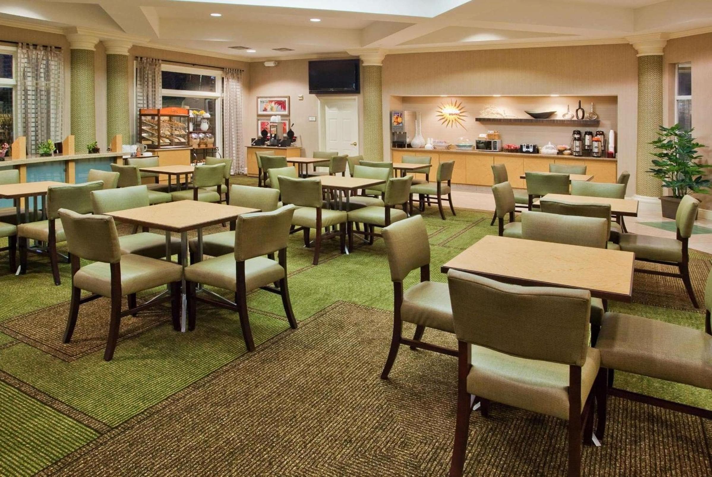 La Quinta by Wyndham Haywood Mall-Near Greenville Downtown