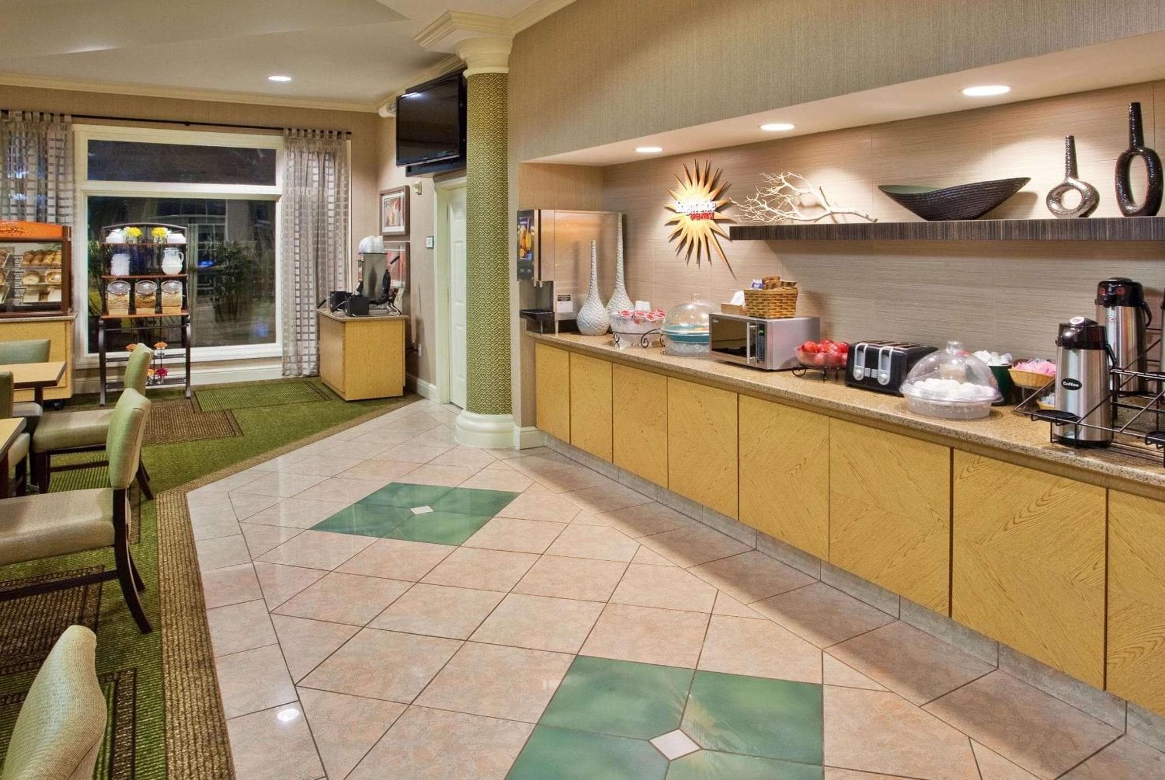 La Quinta by Wyndham Haywood Mall-Near Greenville Downtown