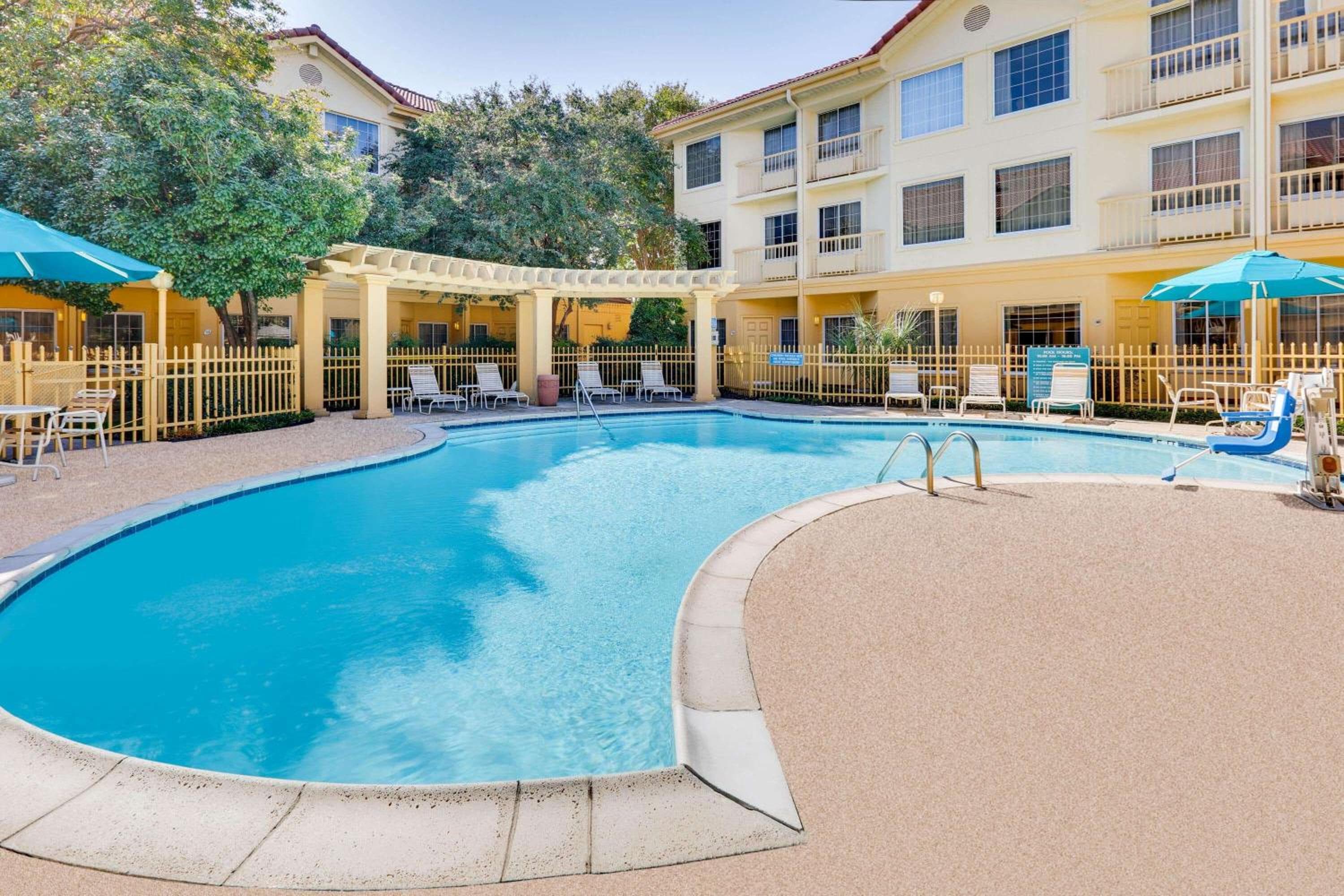 La Quinta by Wyndham Dallas - Addison Galleria