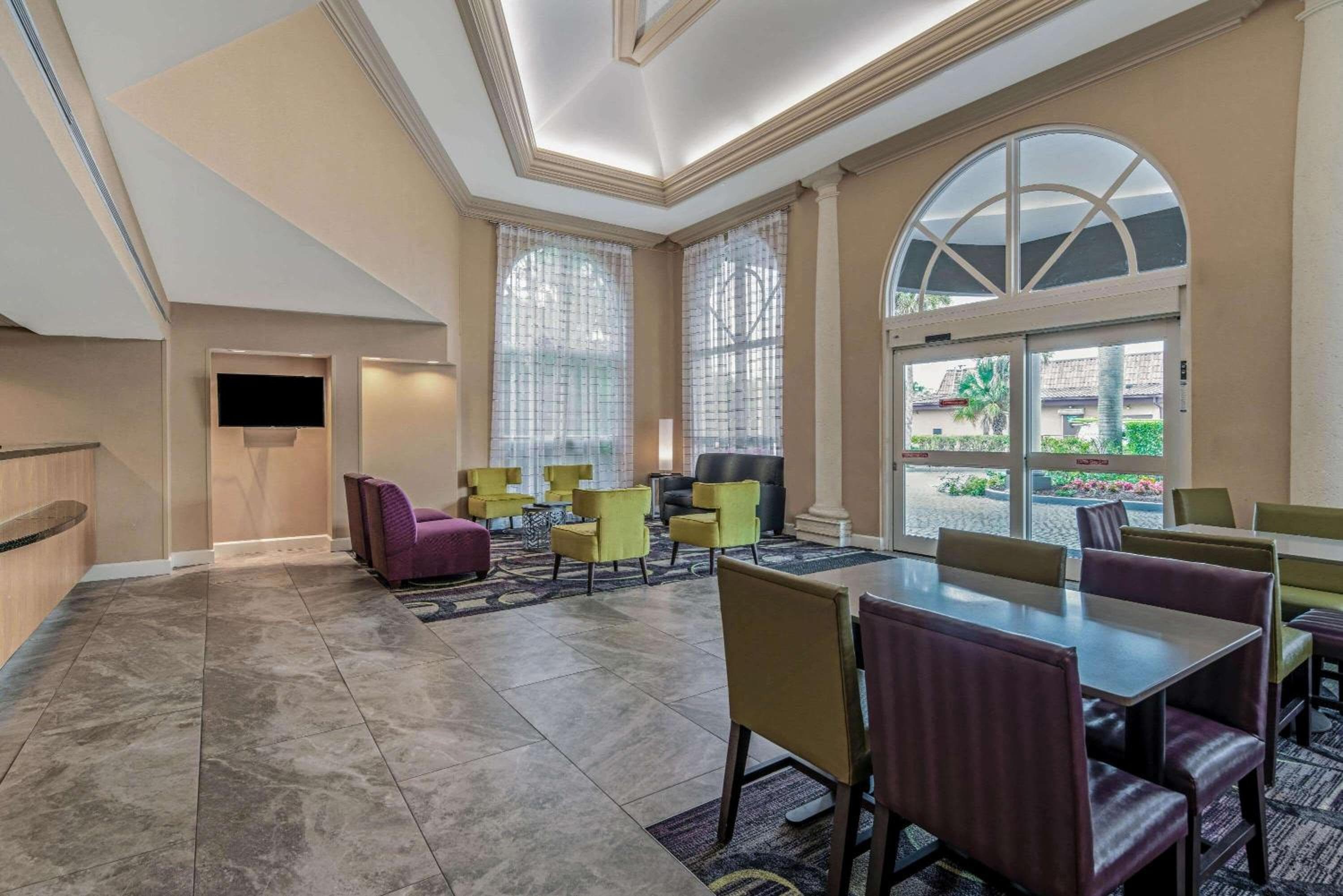 La Quinta by Wyndham Naples Downtown
