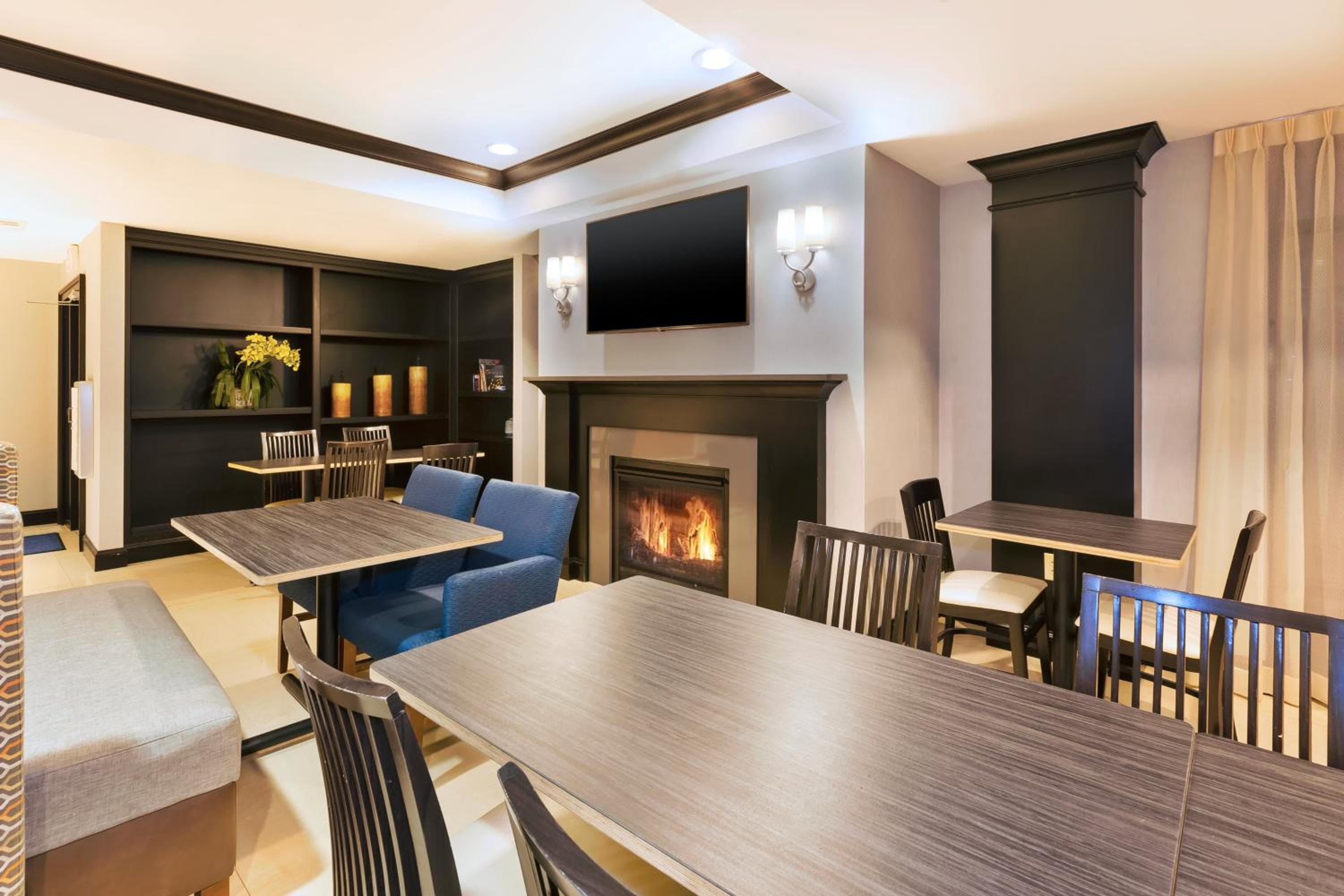 Holiday Inn Express Hotel & Suites Warminster-Horsham by IHG
