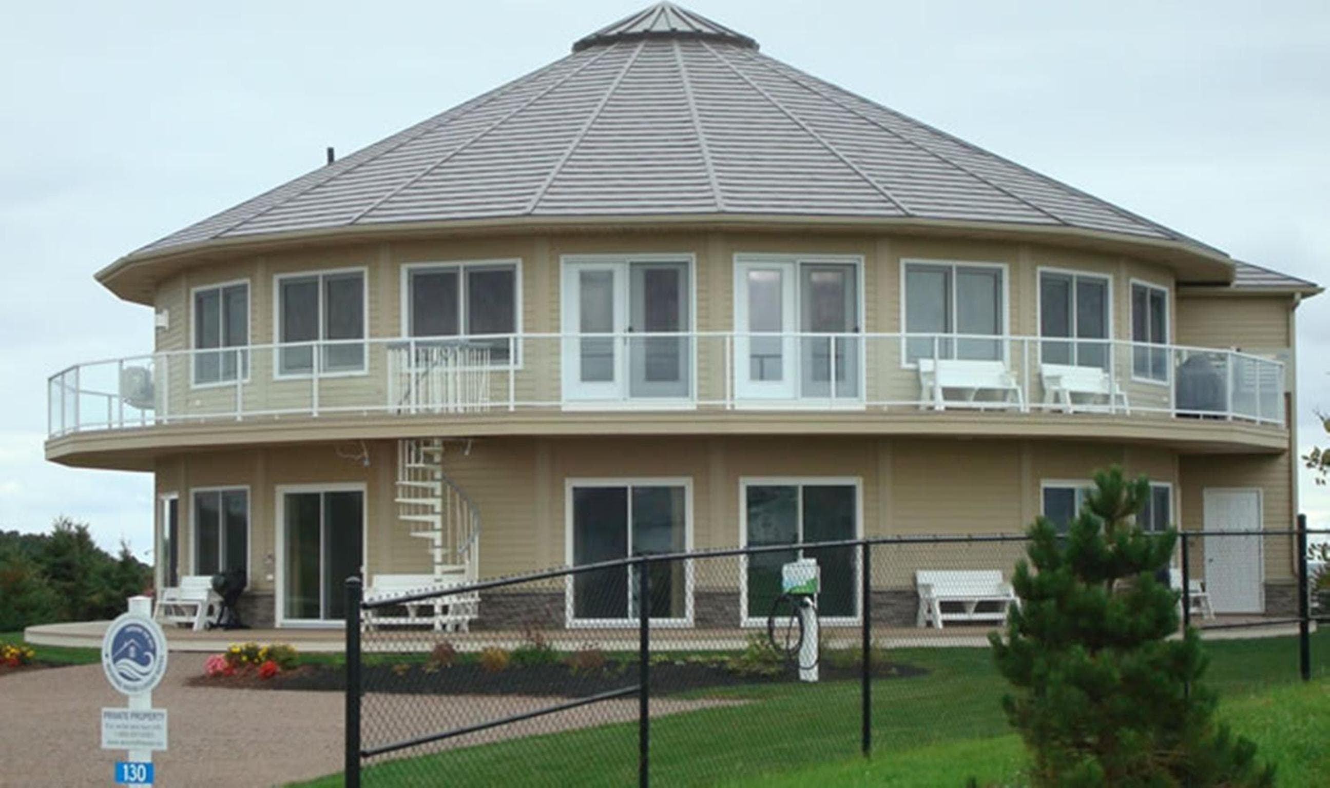 Around the Sea - Cana da's Rotating House, Suites & Tours