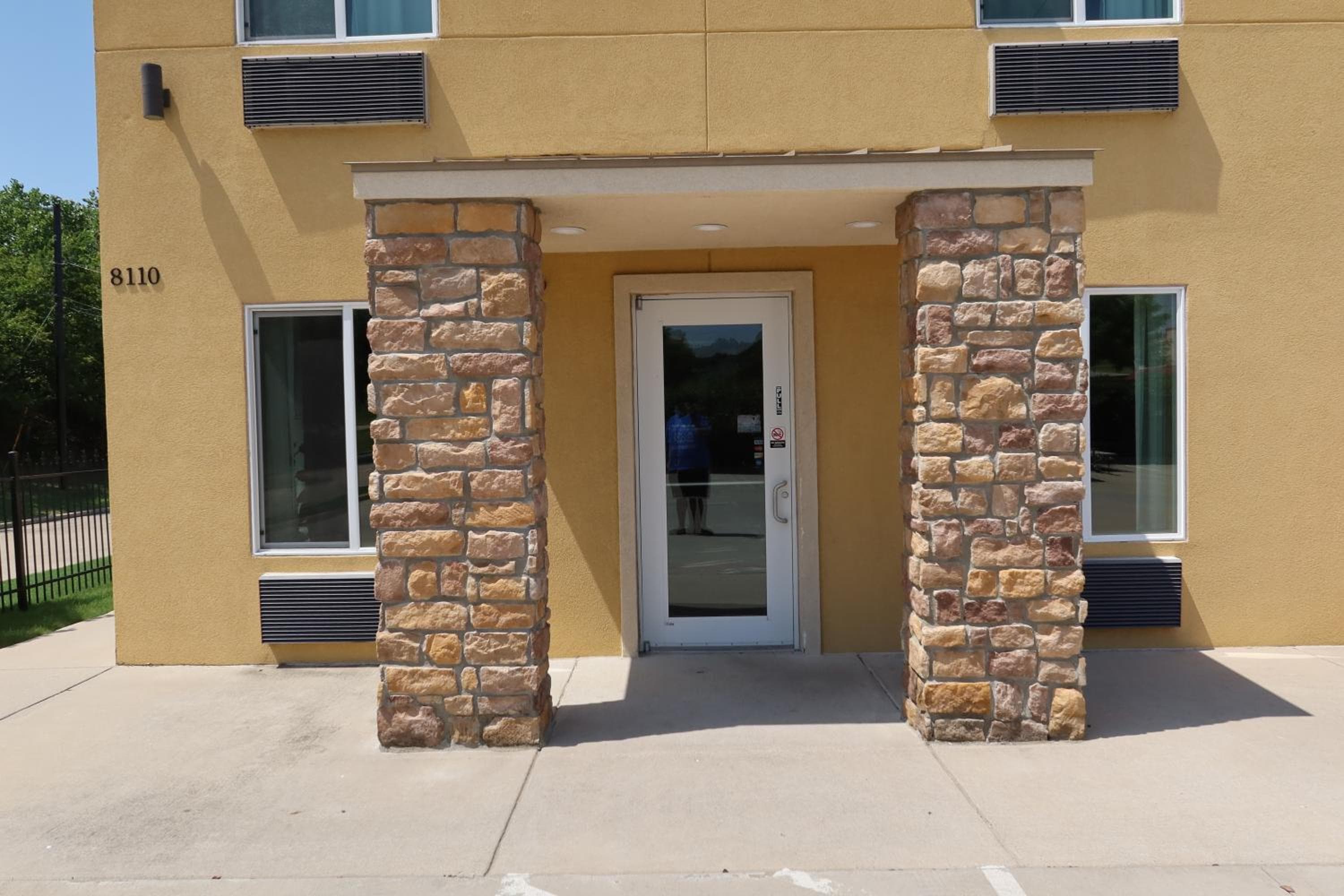 West Worth Inn & Suites White Settlement