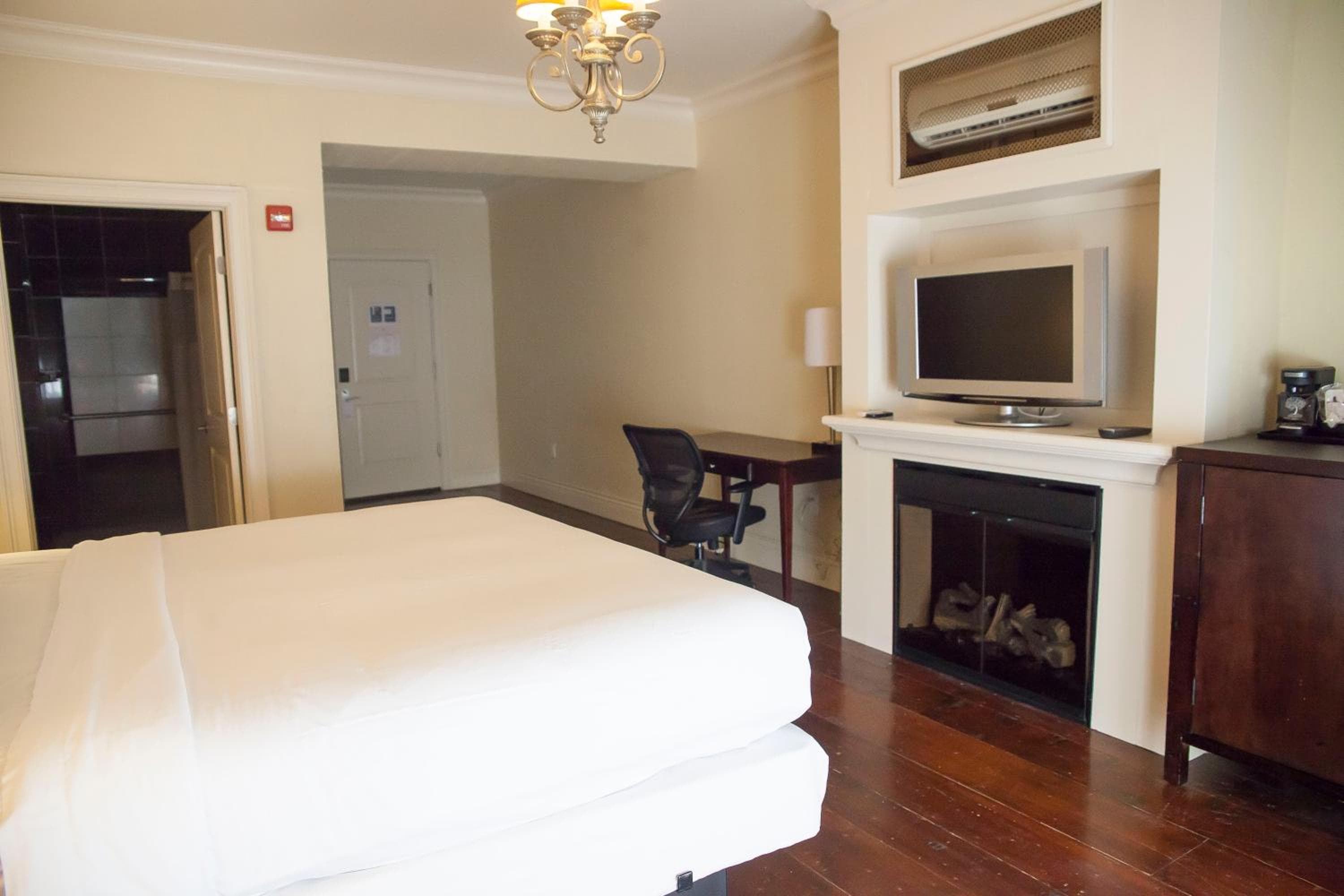 Niagara Crossing Hotel and Spa