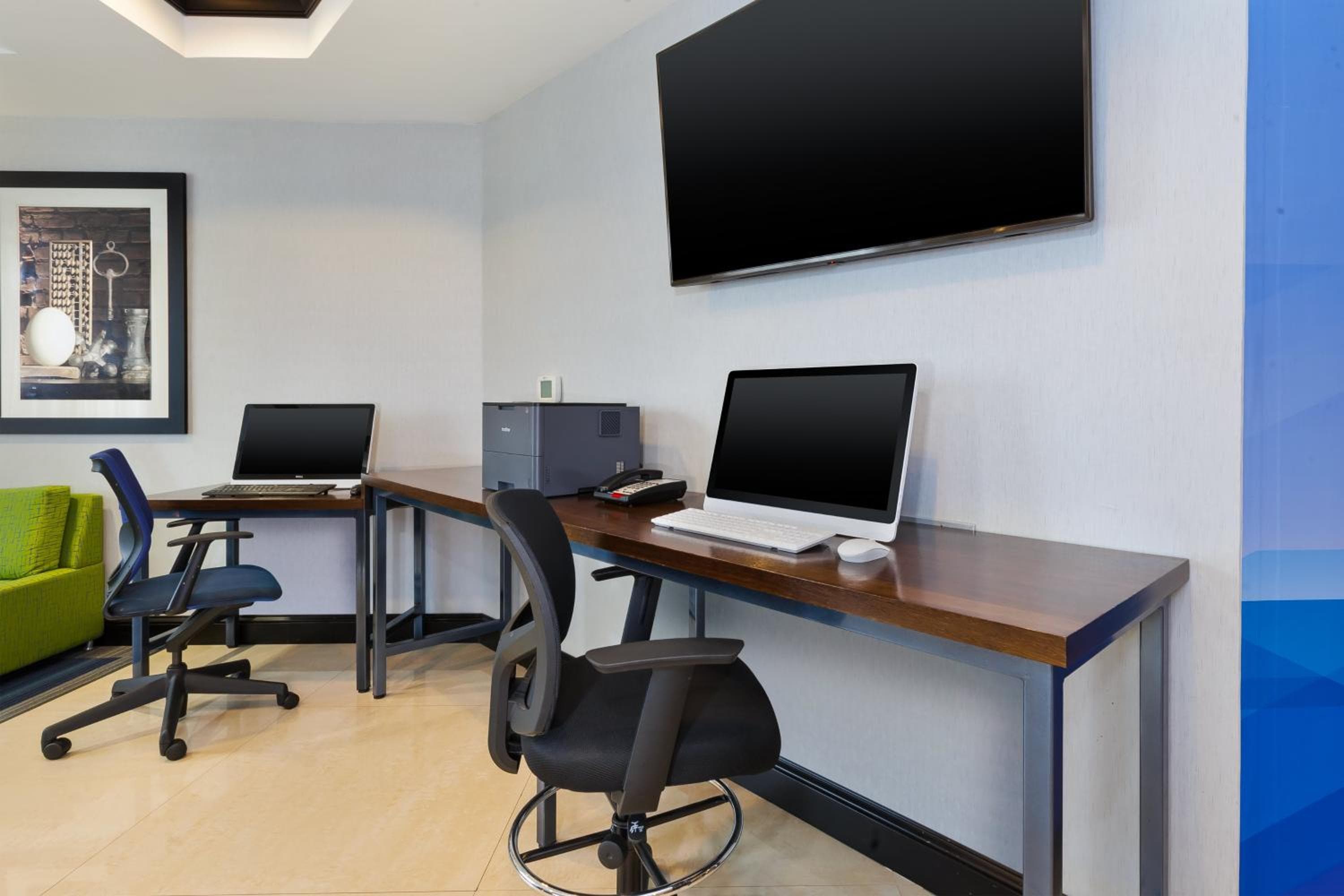 Holiday Inn Express Hotel & Suites Warminster-Horsham by IHG