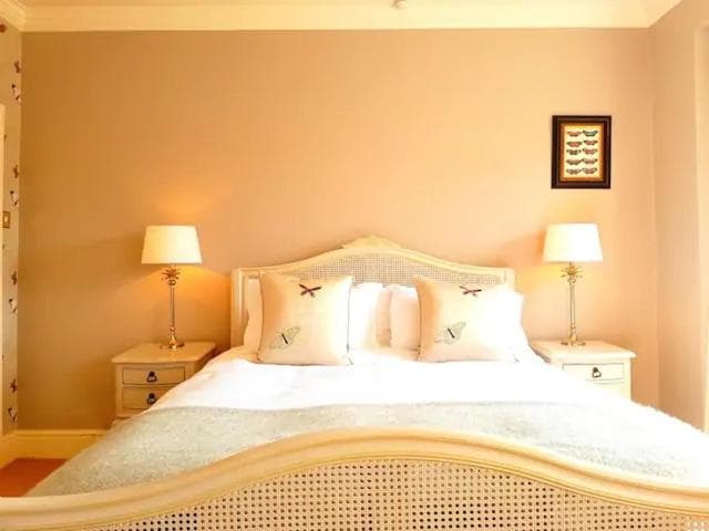 No 6 The Square Tearooms & Accommodation