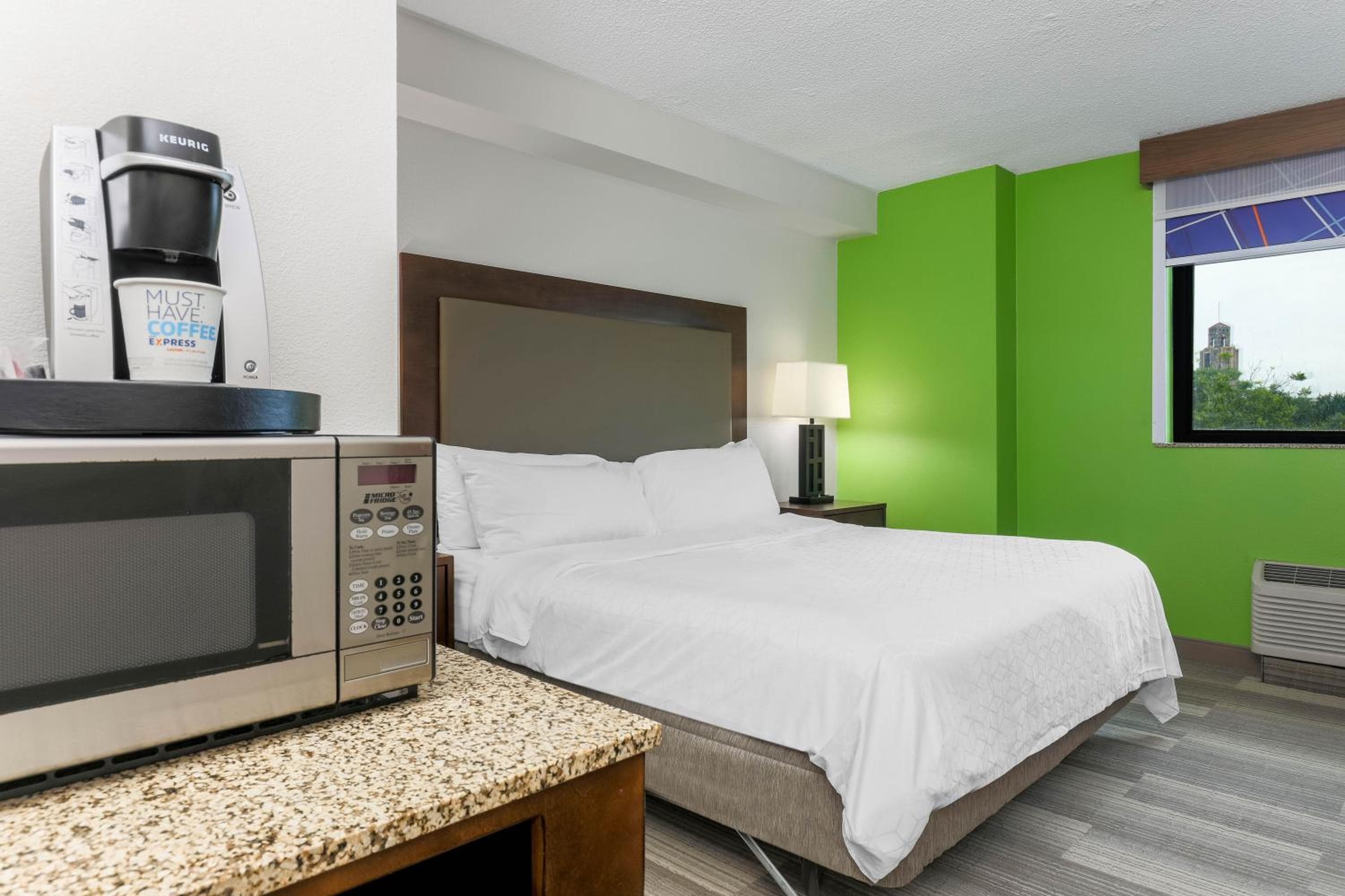 Holiday Inn Express & Suites Fort Worth Downtown by IHG