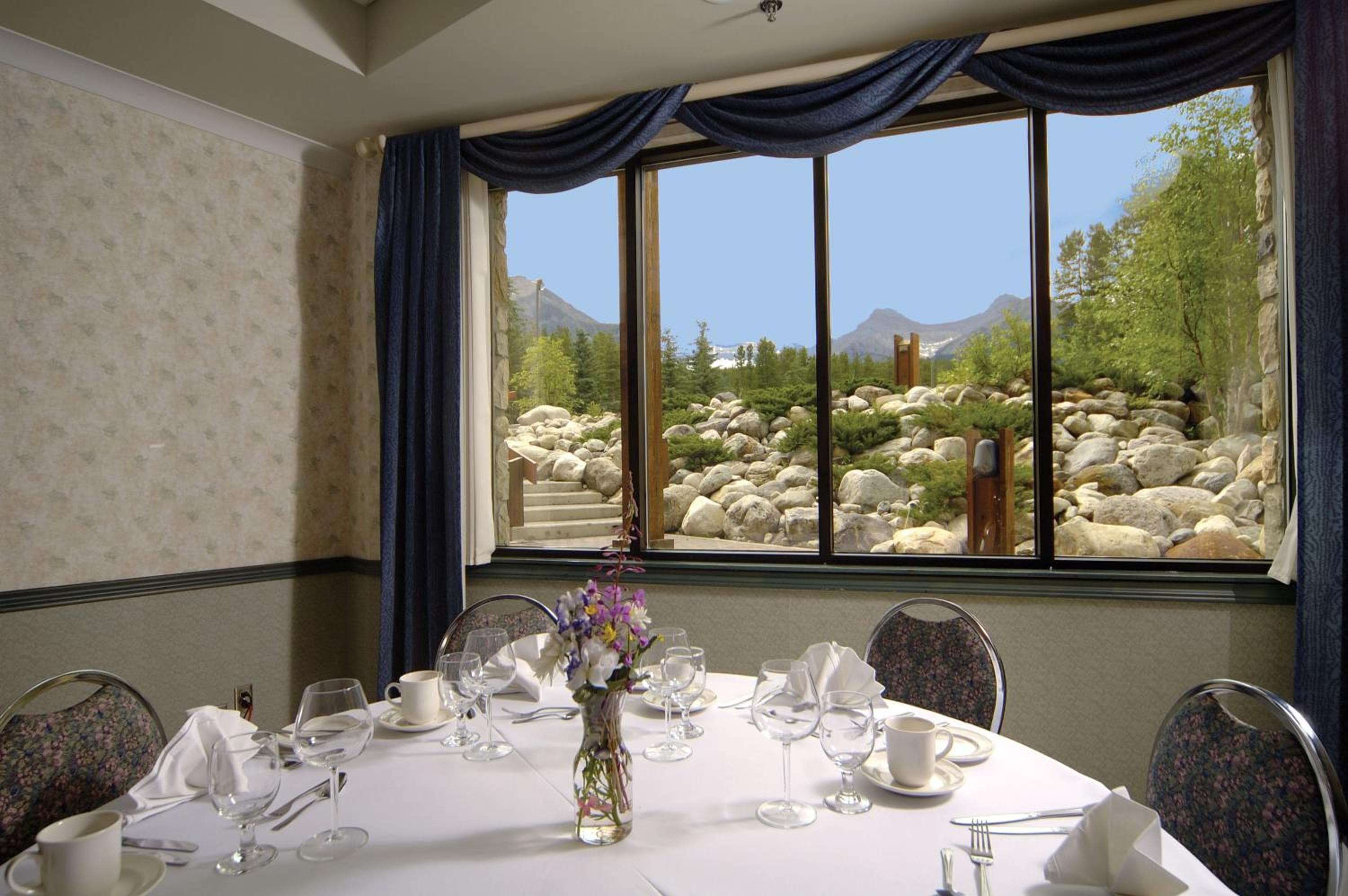 Lake Louise Inn