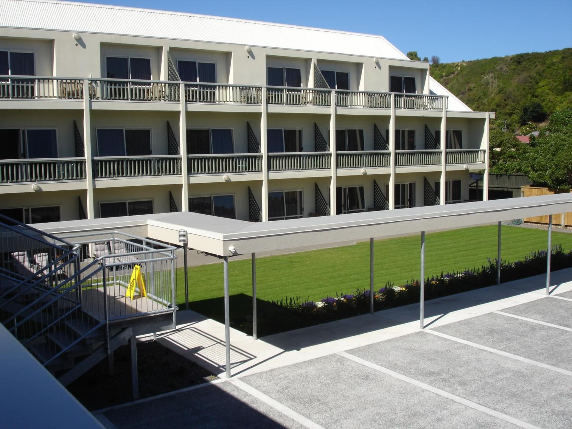 The White Morph Motels