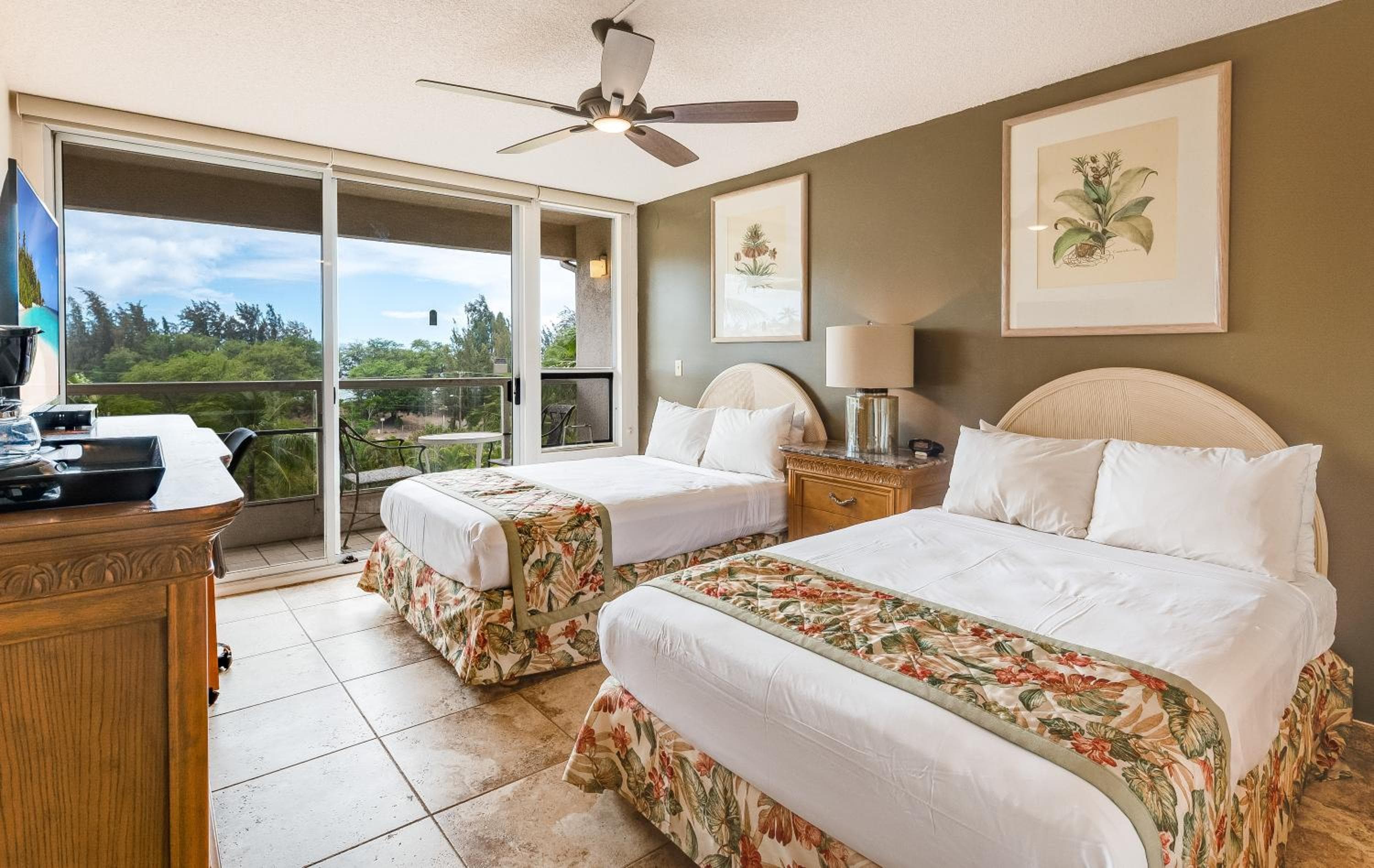 Castle At Maui Banyan