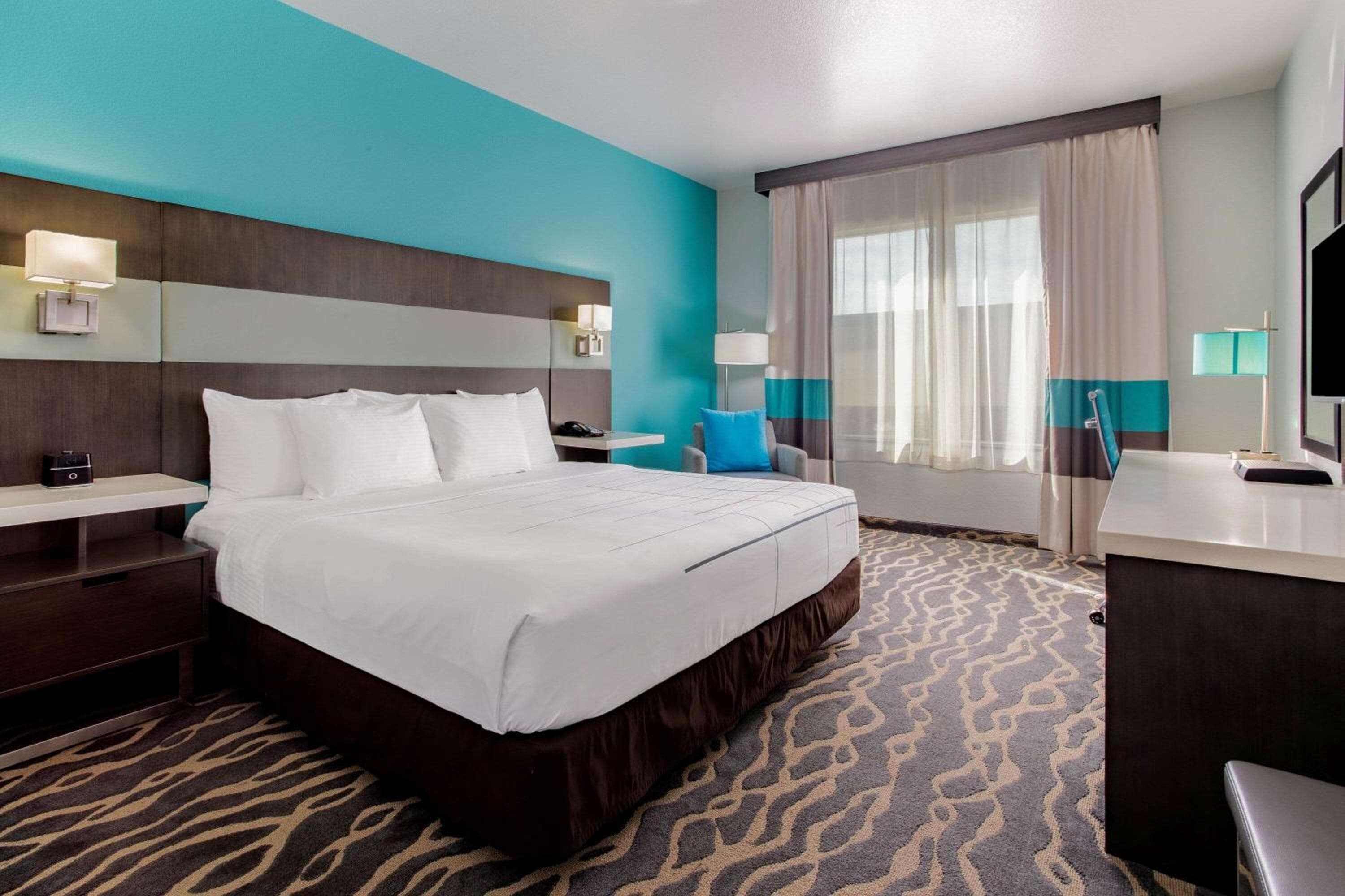 La Quinta Inn & Suites by Wyndham Northlake Ft. Worth