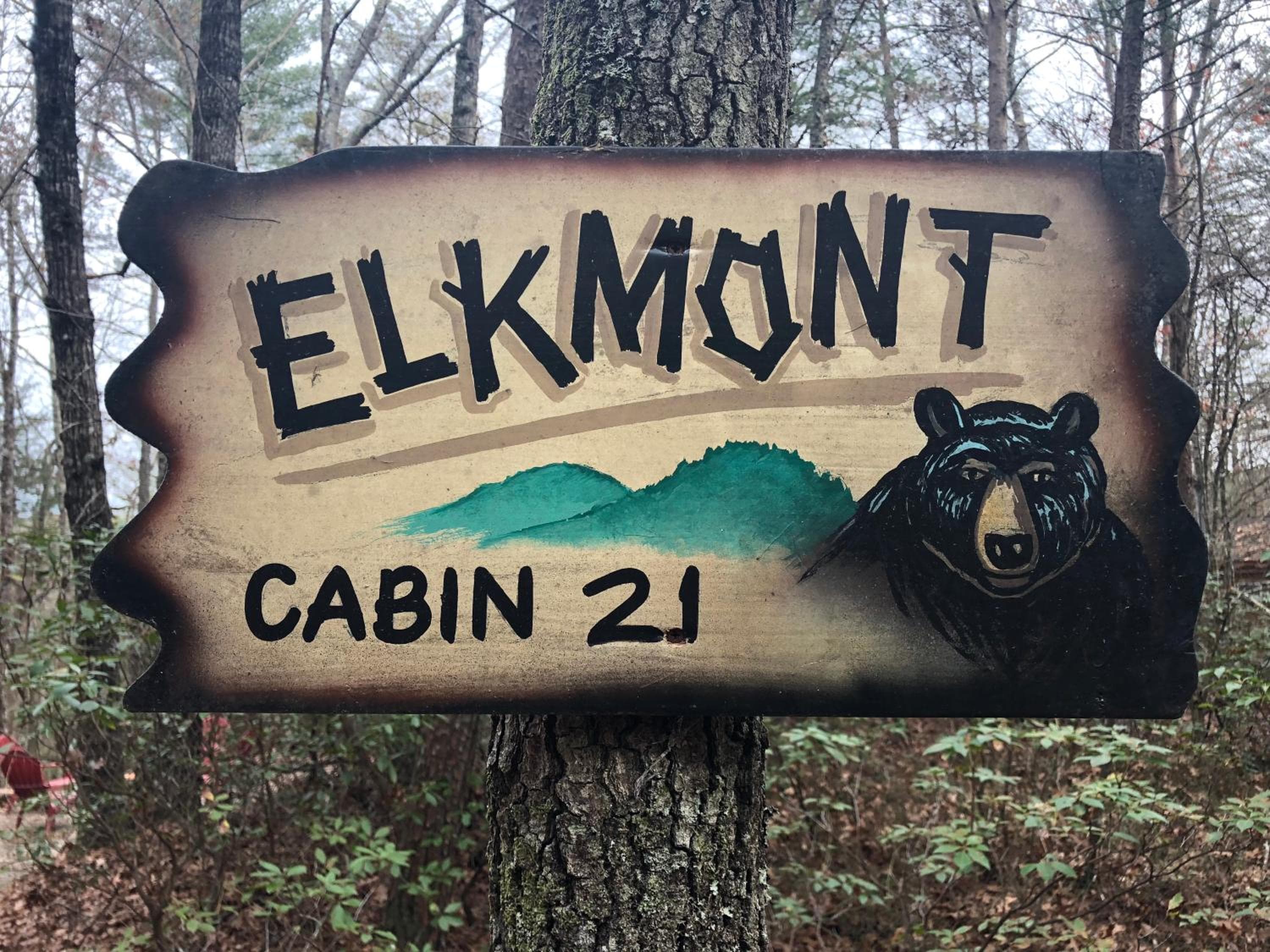 Mountain-top Cabin Get-away with Hot tub and a View