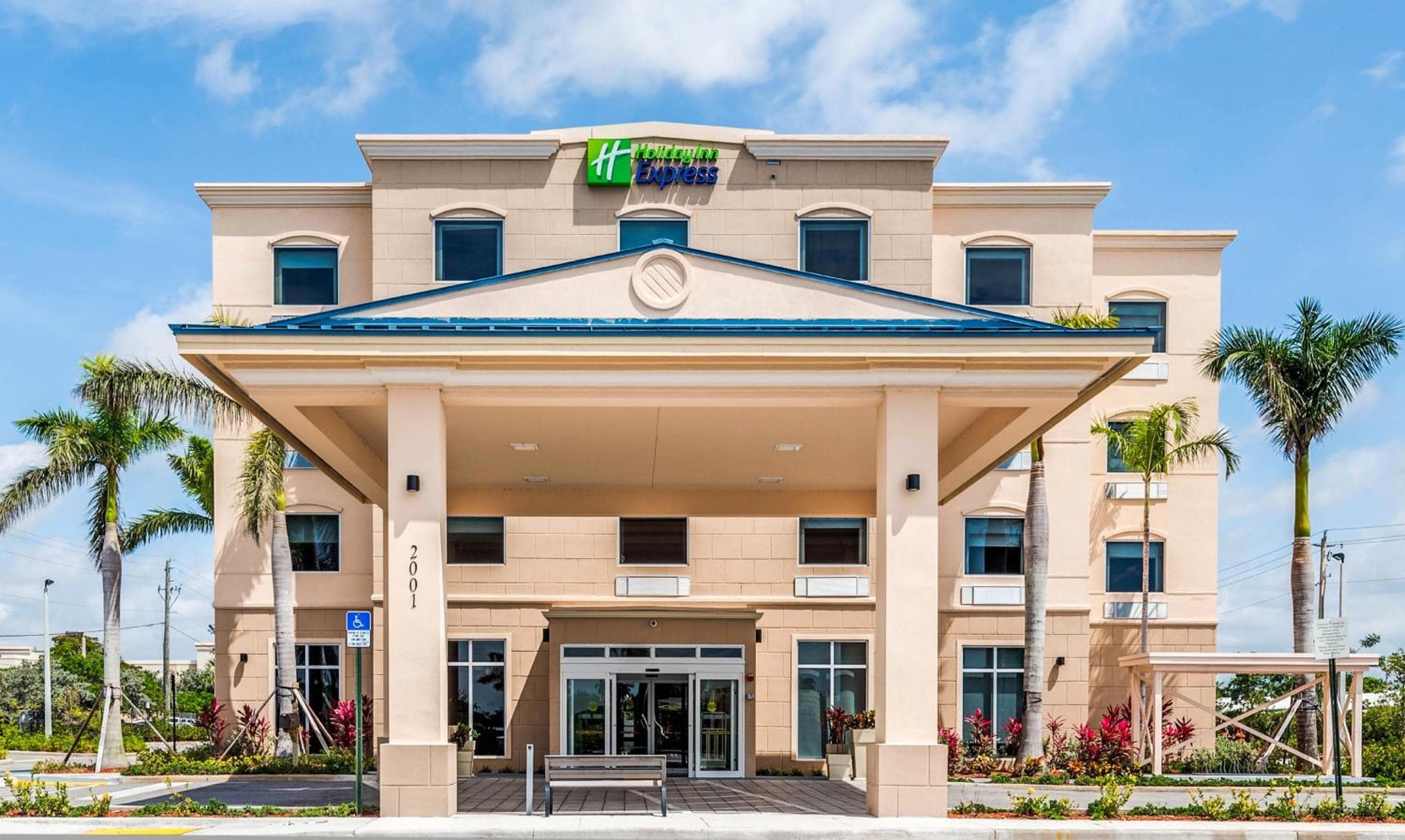 Holiday Inn Express & Suites Boynton Beach by IHG