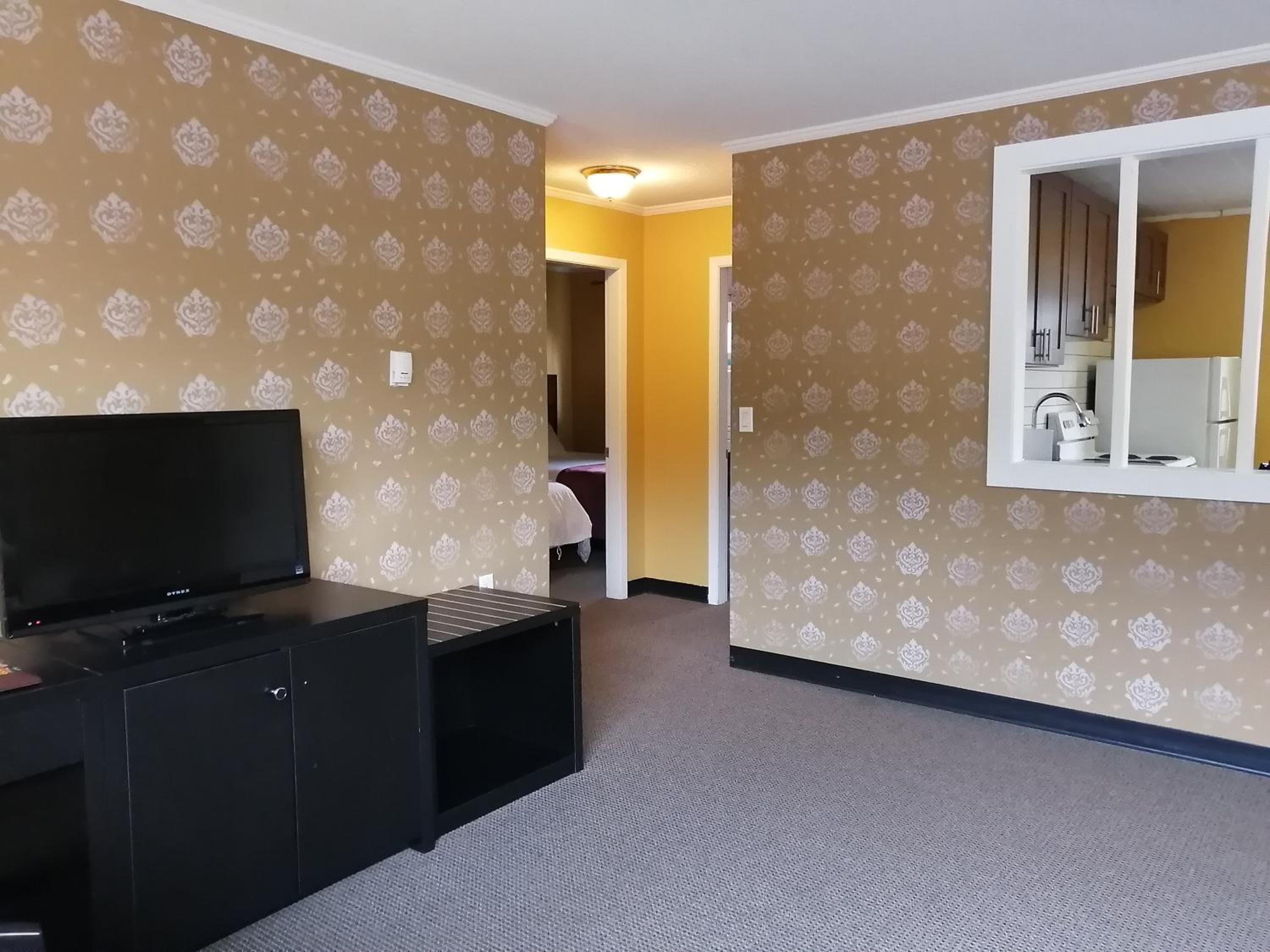 Alpine Inn & Suites