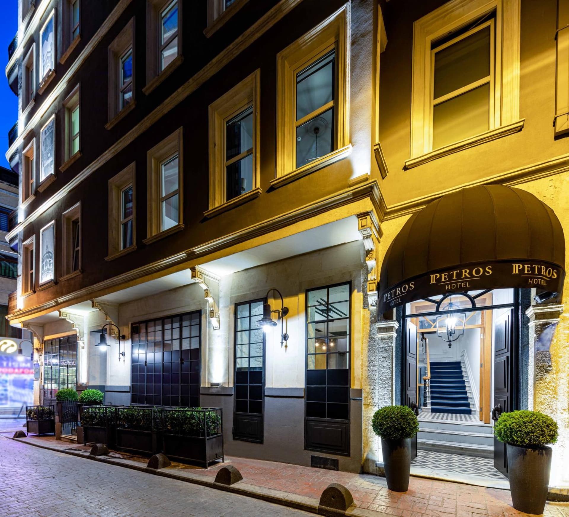Petros Hotel