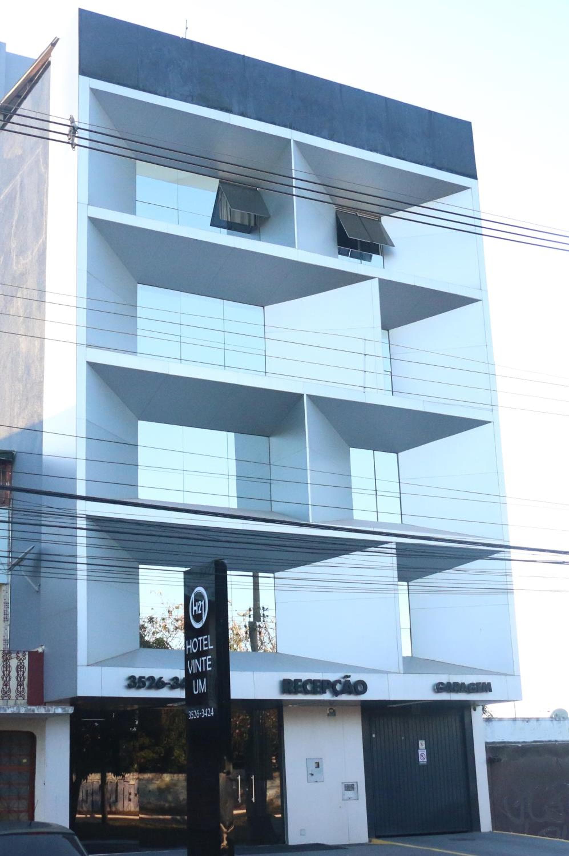 HOTEL VINTE UM