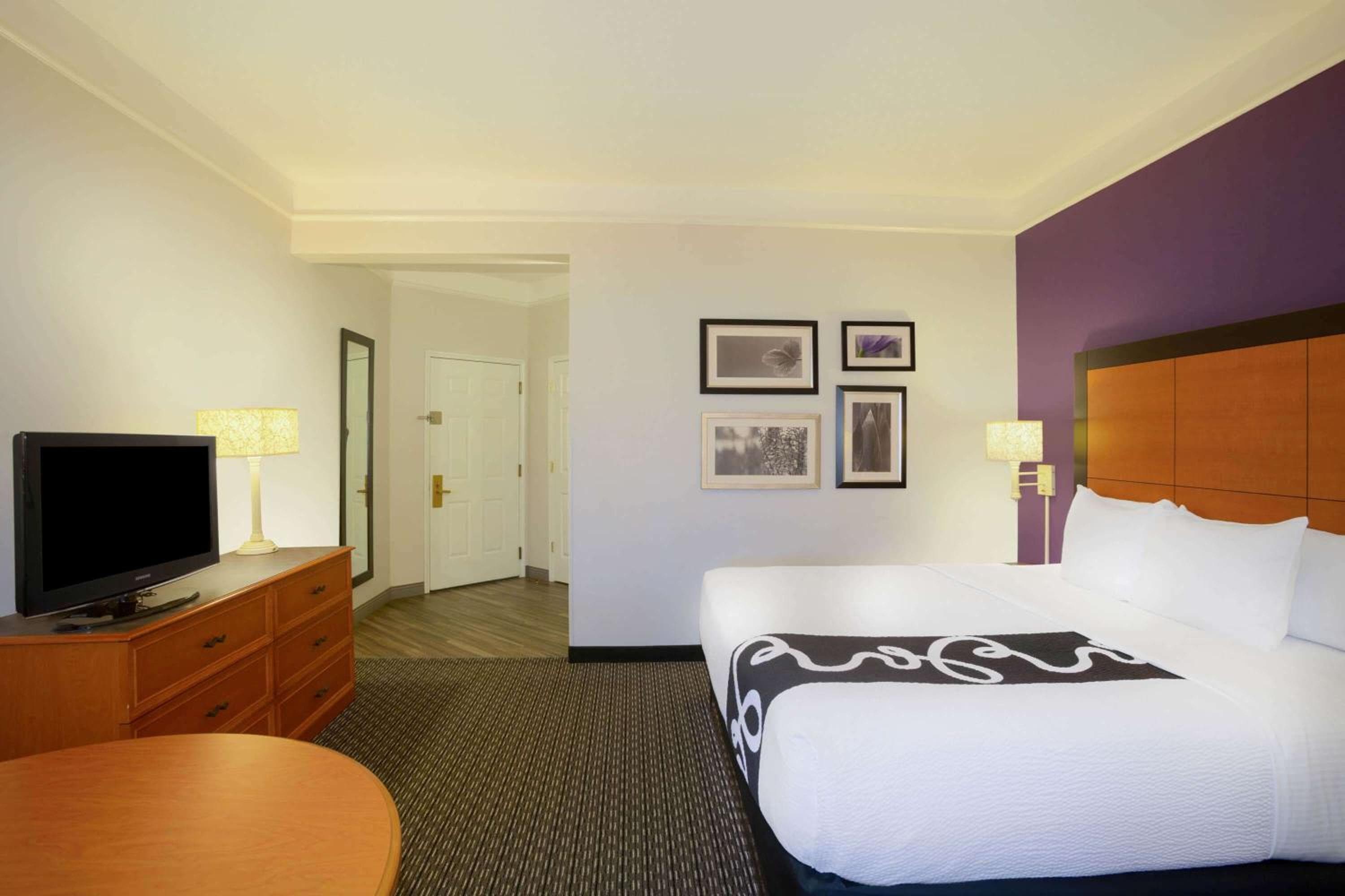 La Quinta by Wyndham St. Louis Westport