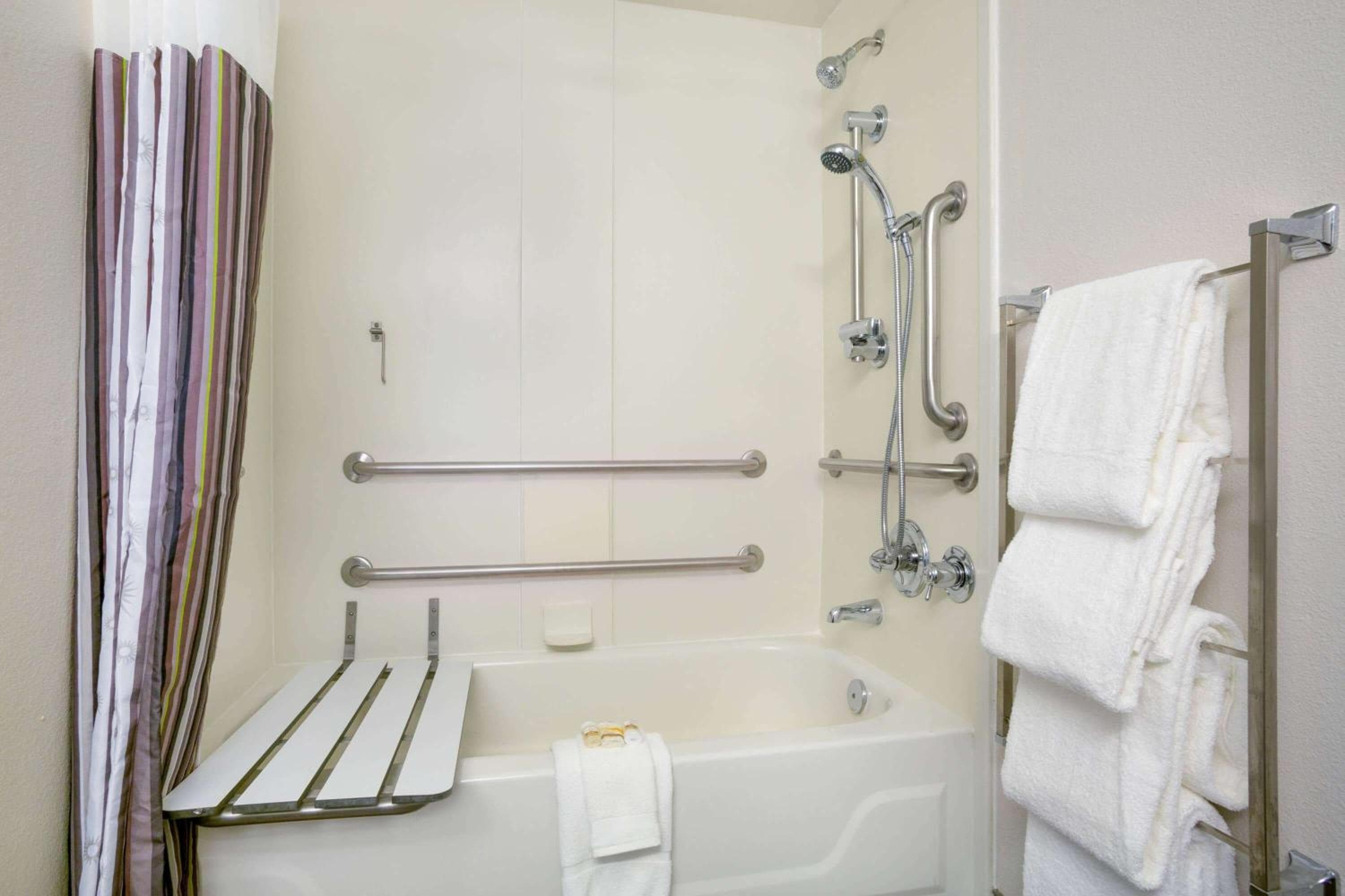 La Quinta by Wyndham St. Louis Westport
