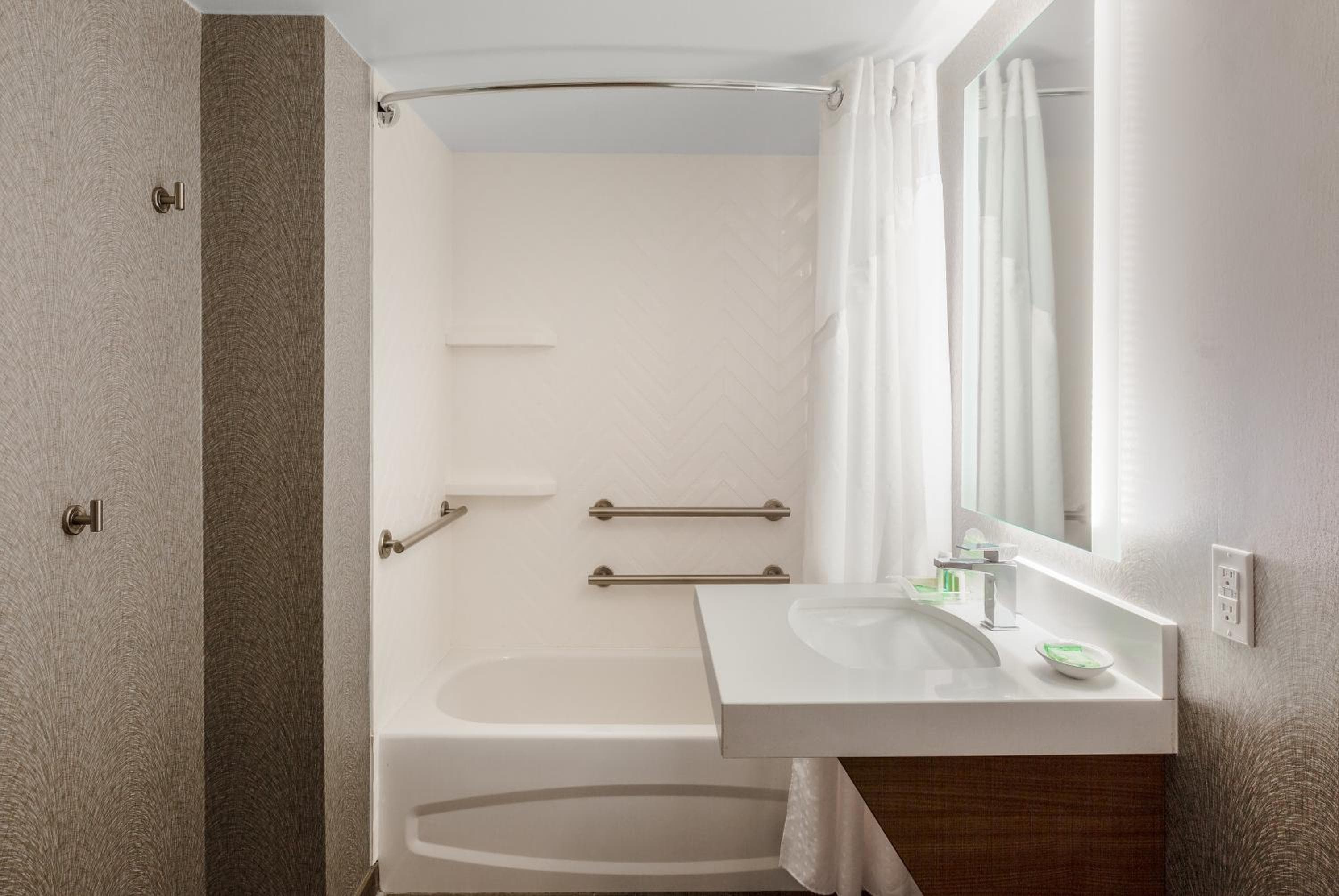 Holiday Inn La Mirada Buena Park by IHG