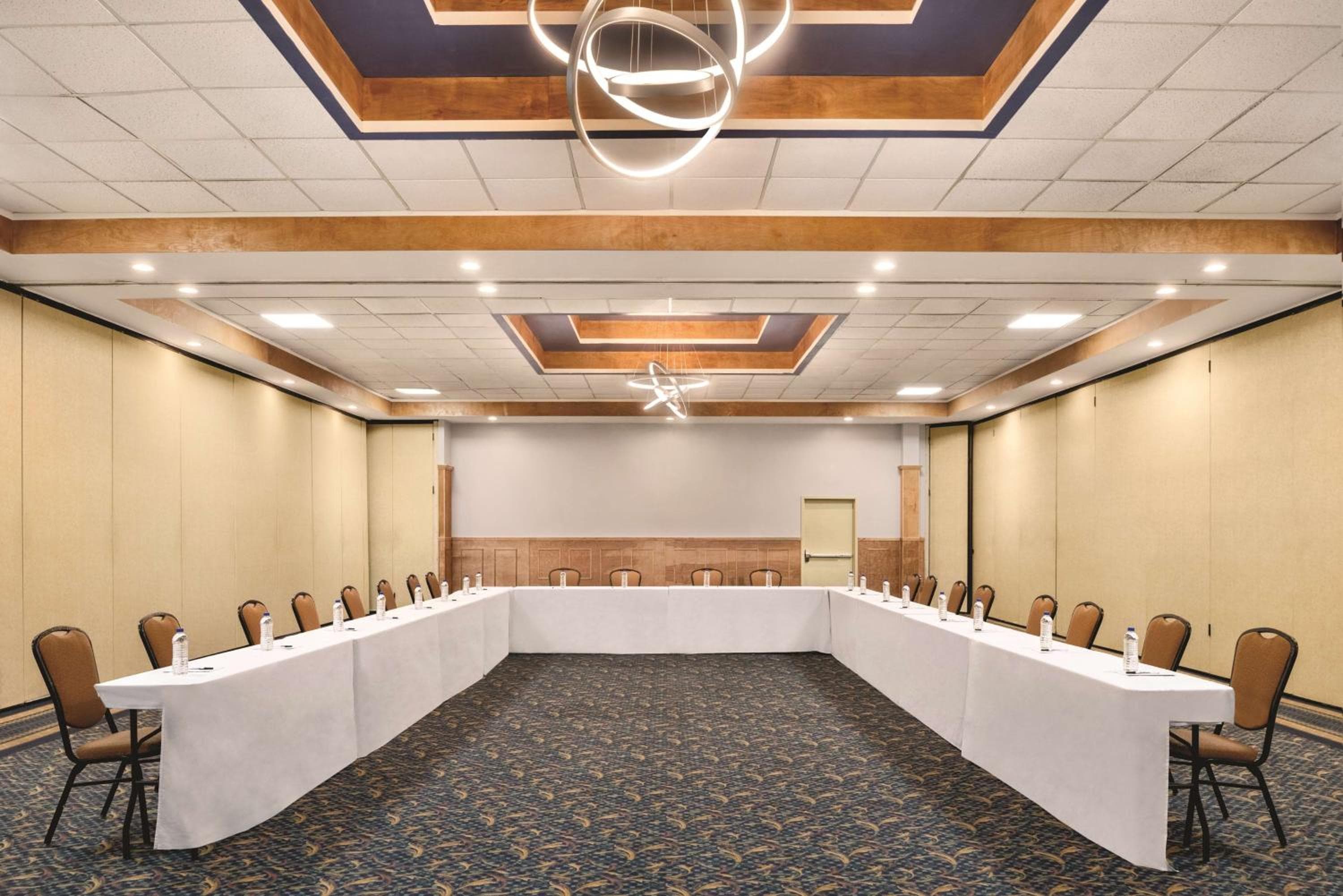 Wyndham Garden Conference Center Champaign - Urbana