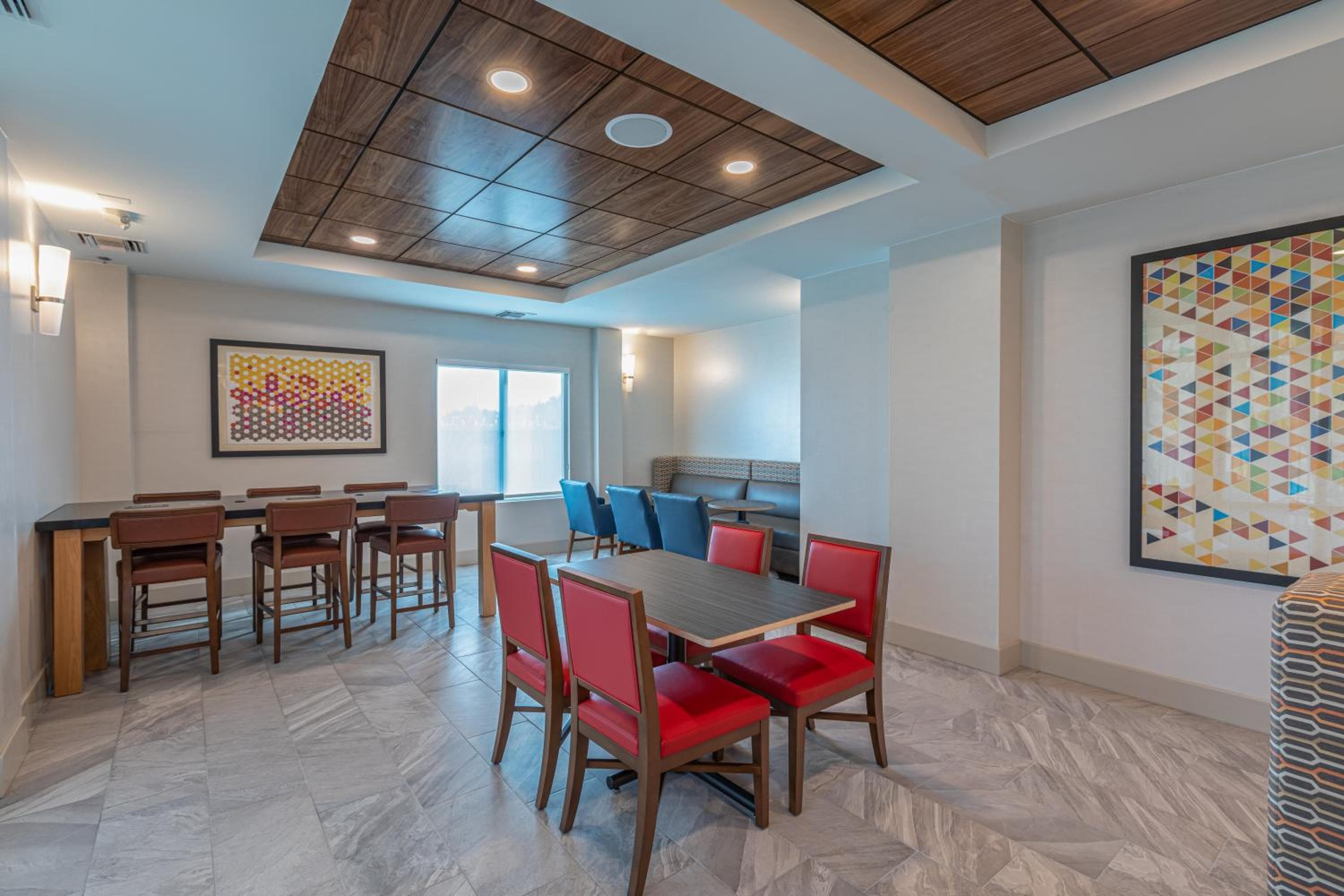 Holiday Inn Express & Suites Asheville Downtown by IHG