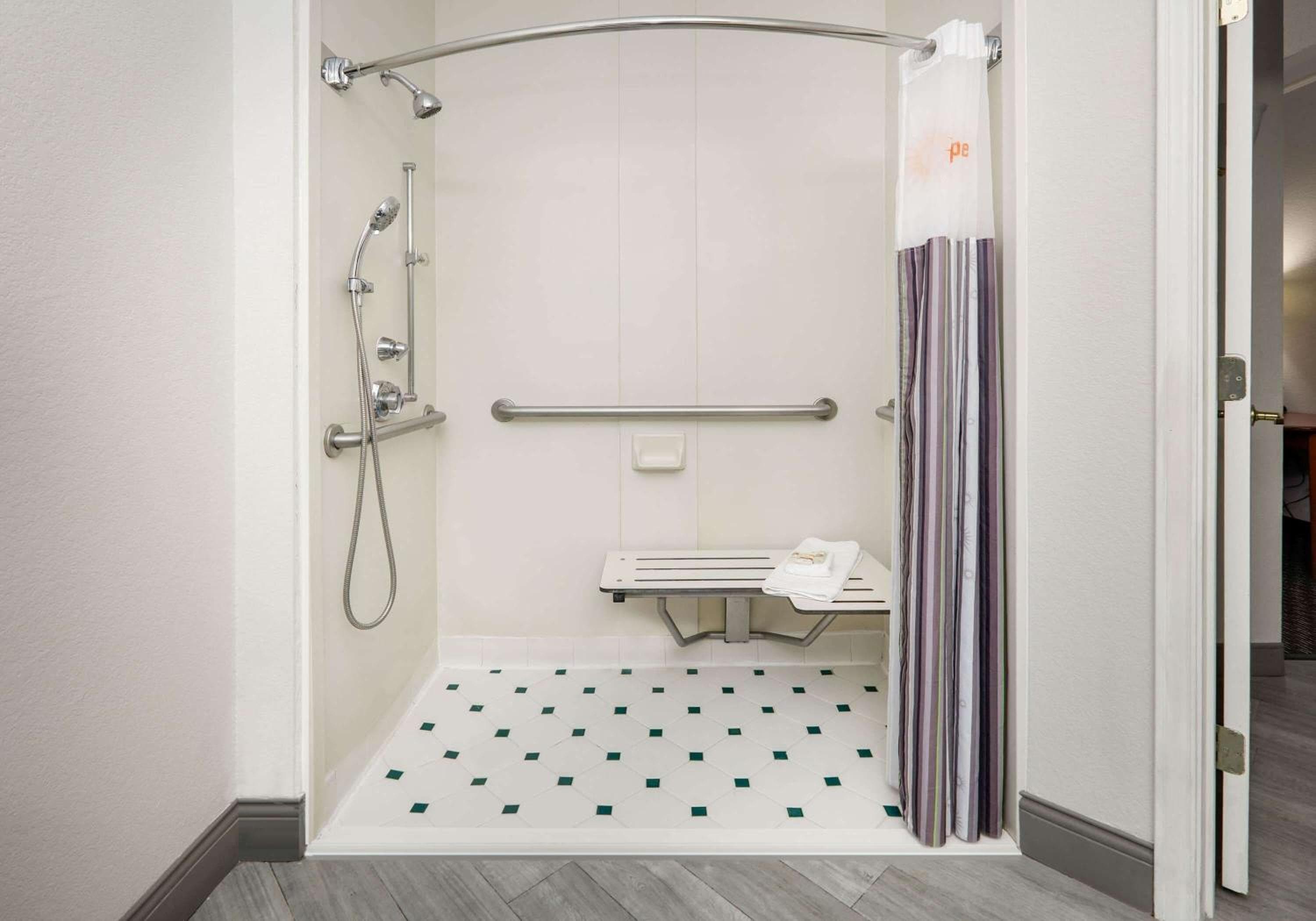 La Quinta by Wyndham Dallas - Addison Galleria
