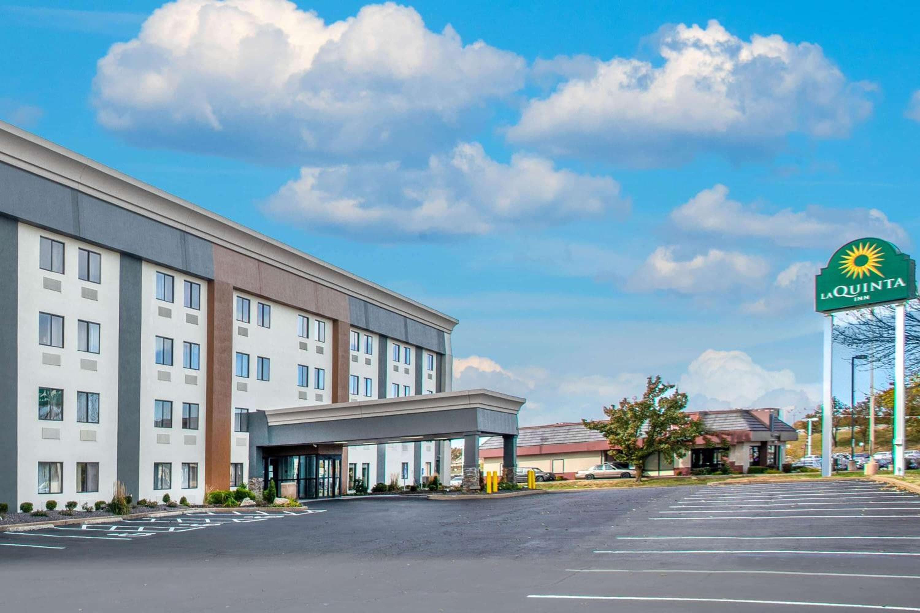 La Quinta Inn & Suites by Wyndham St Louis Hazelwood North
