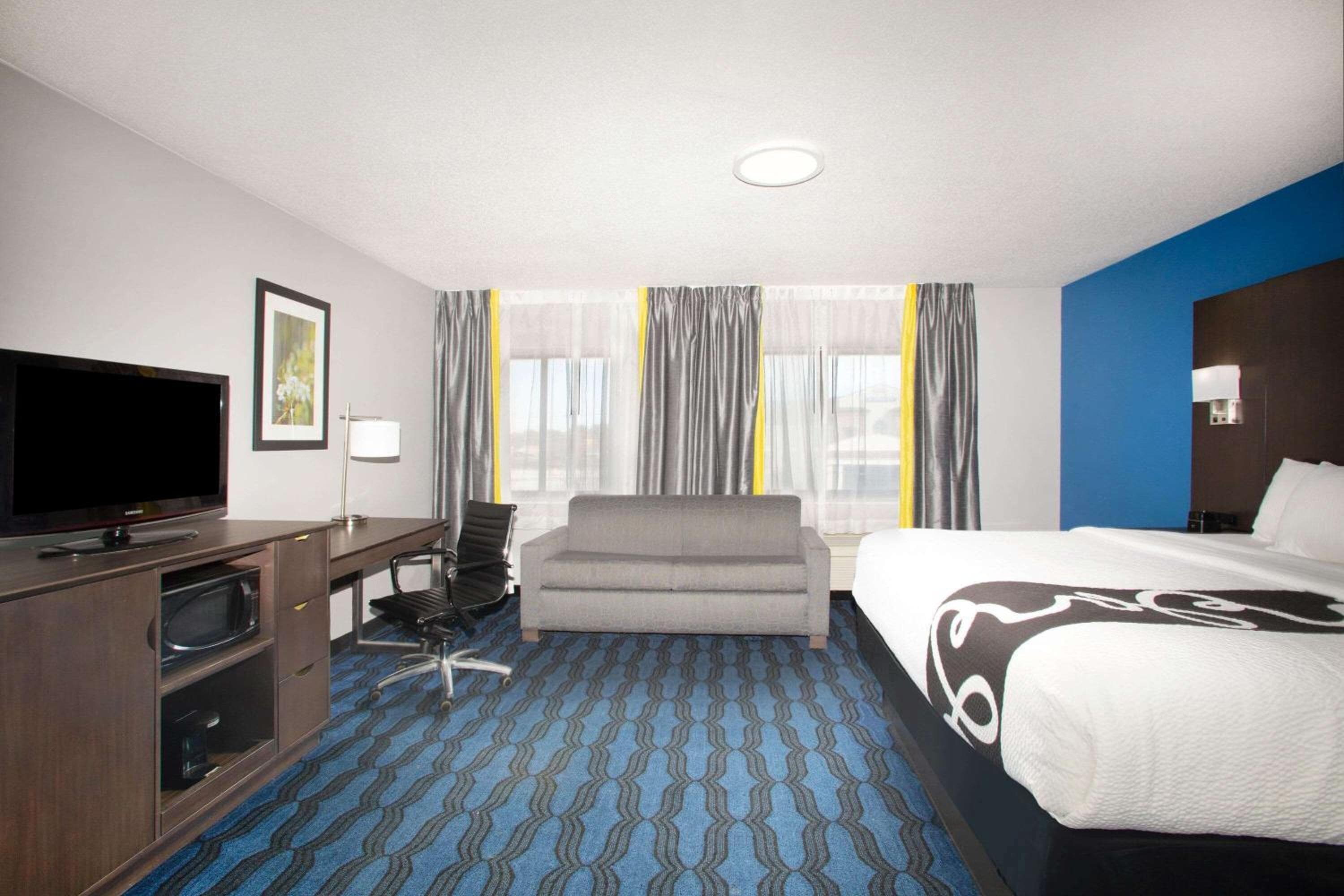 La Quinta Inn & Suites by Wyndham St Louis Hazelwood North