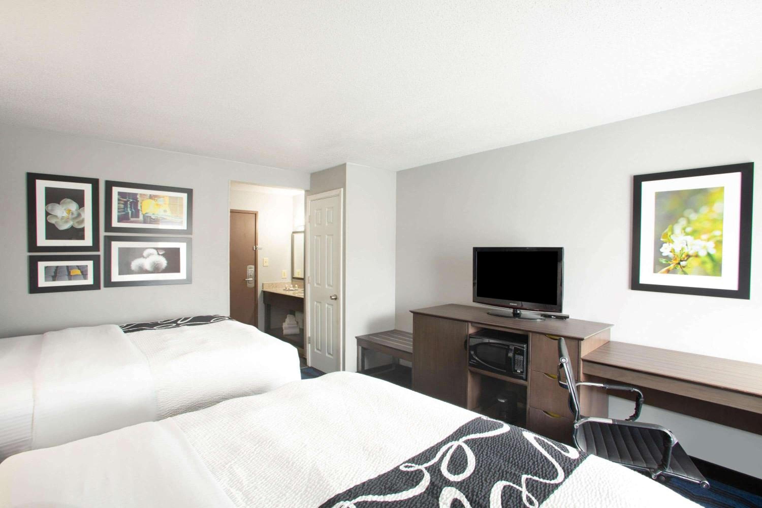 La Quinta Inn & Suites by Wyndham St Louis Hazelwood North
