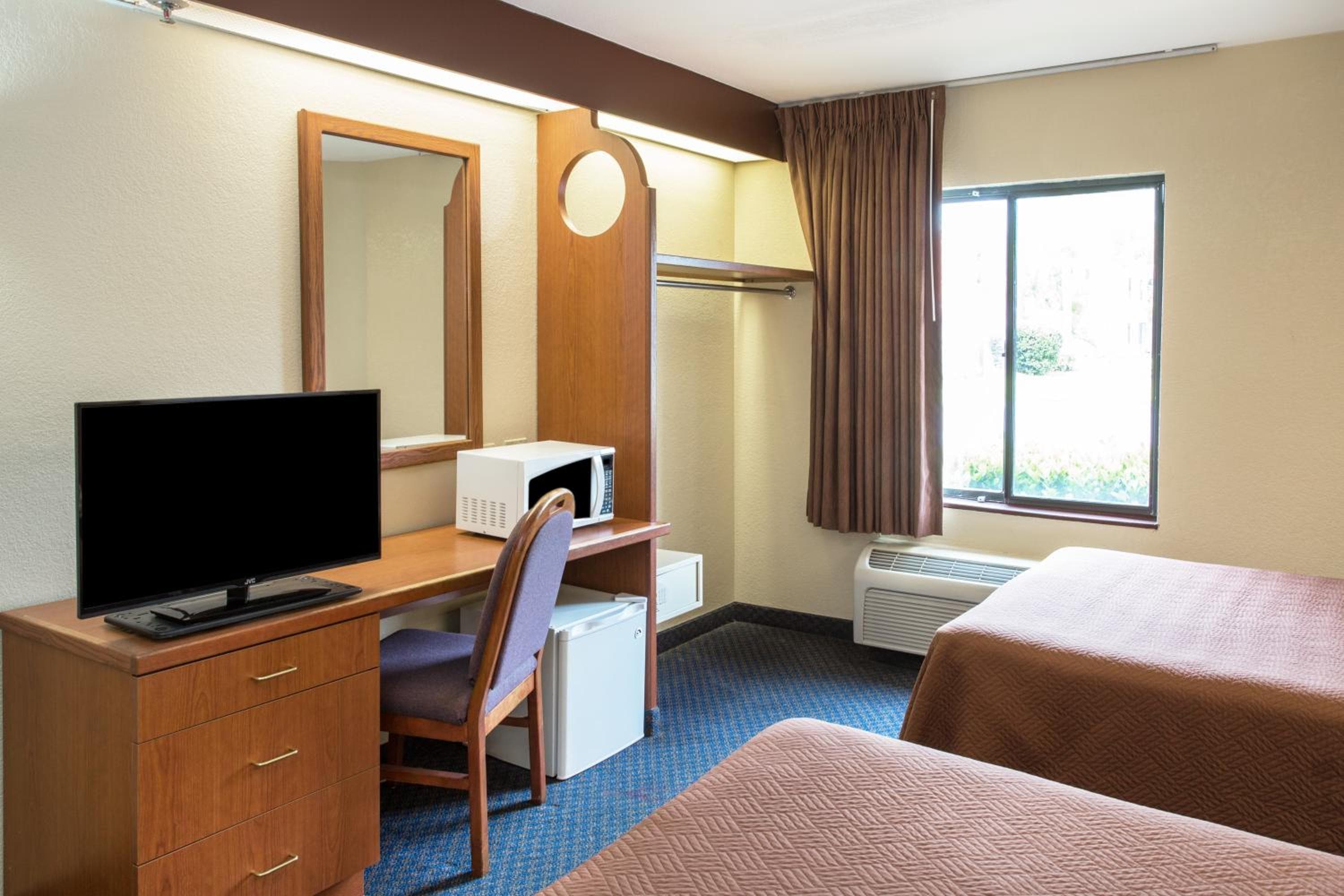 Travelodge by Wyndham Fort Myers Airport