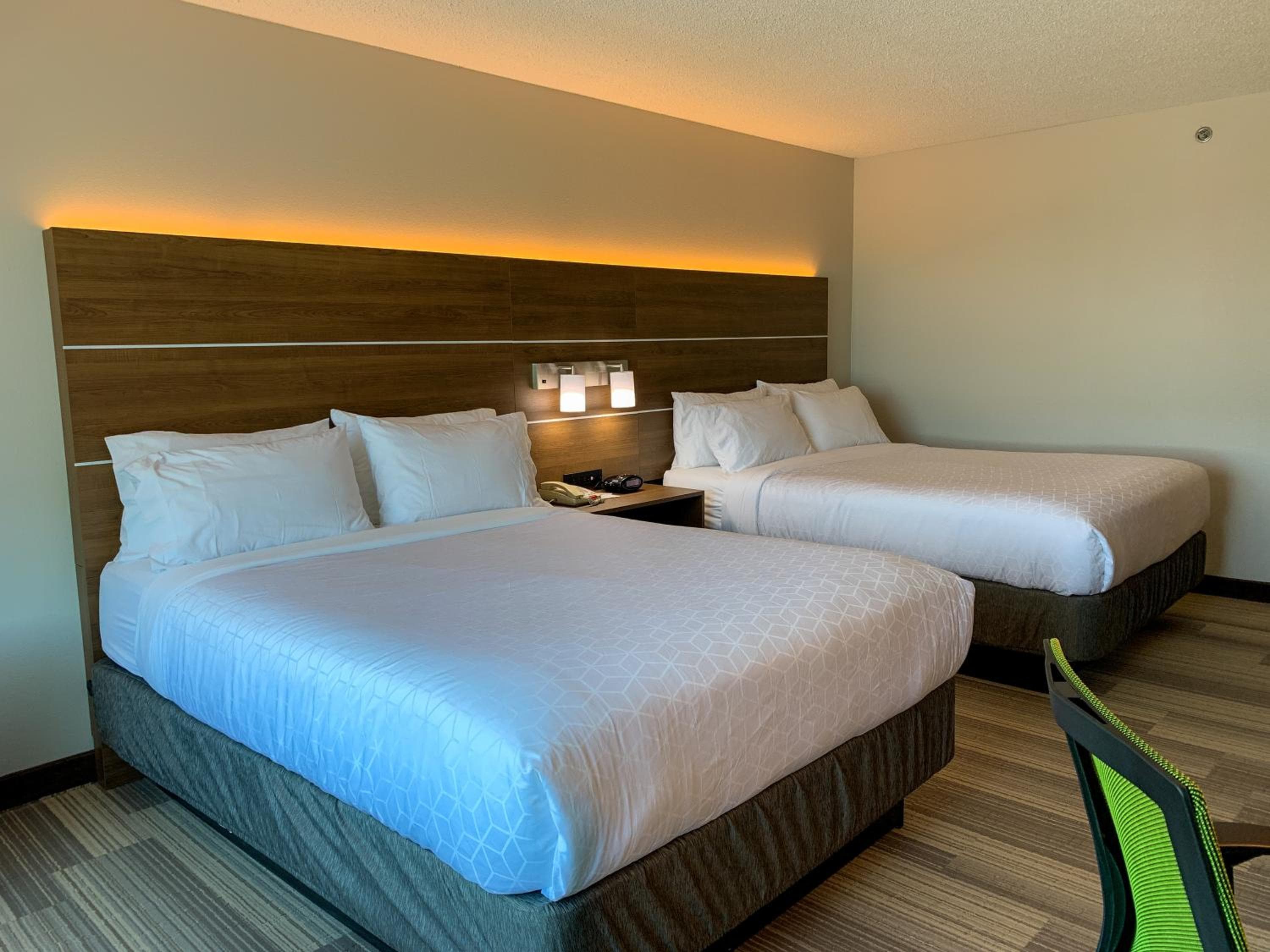 Holiday Inn Express & Suites Lexington Downtown Area-Keeneland by IHG