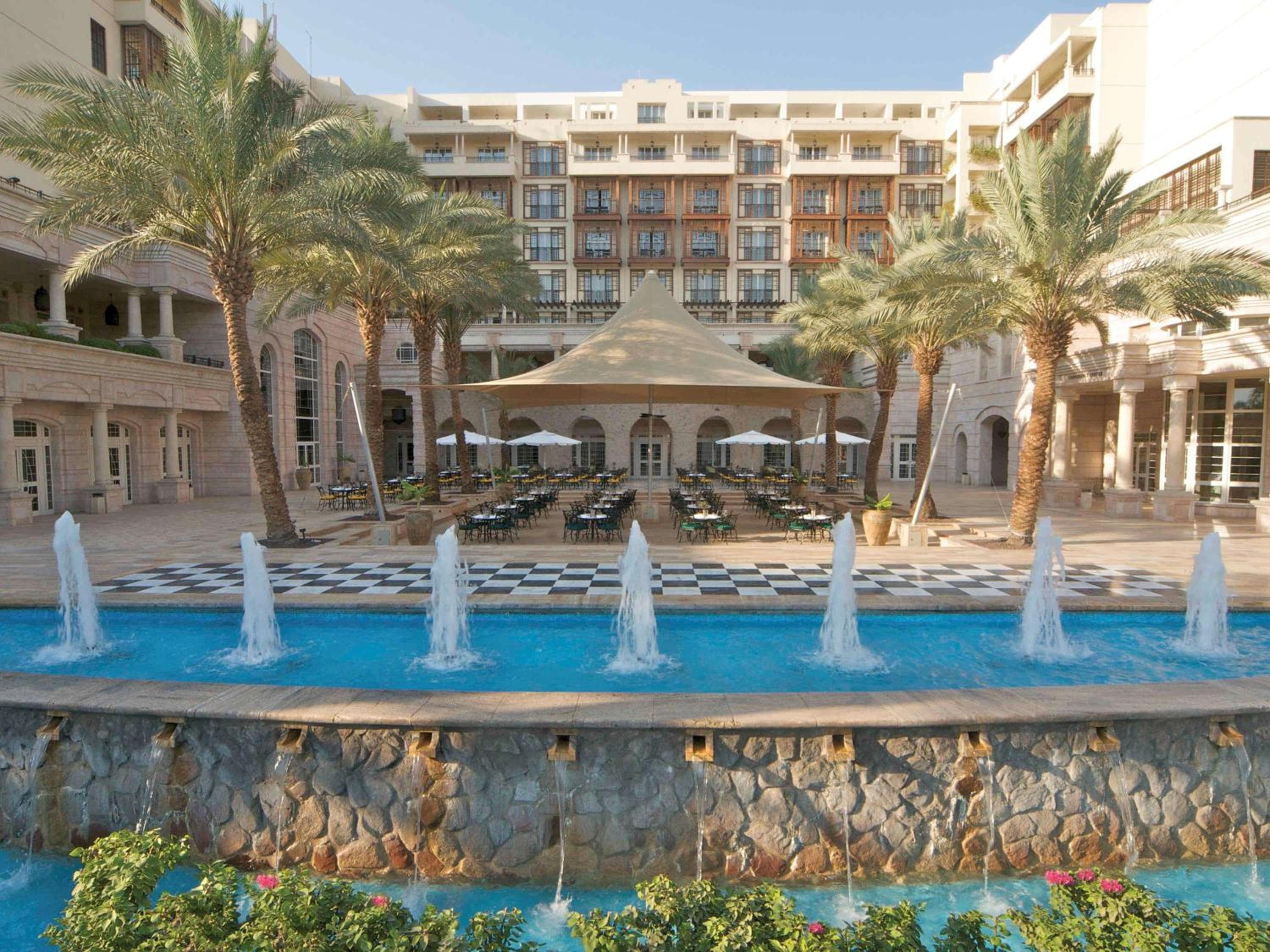 Mรถvenpick Resort & Residences Aqaba