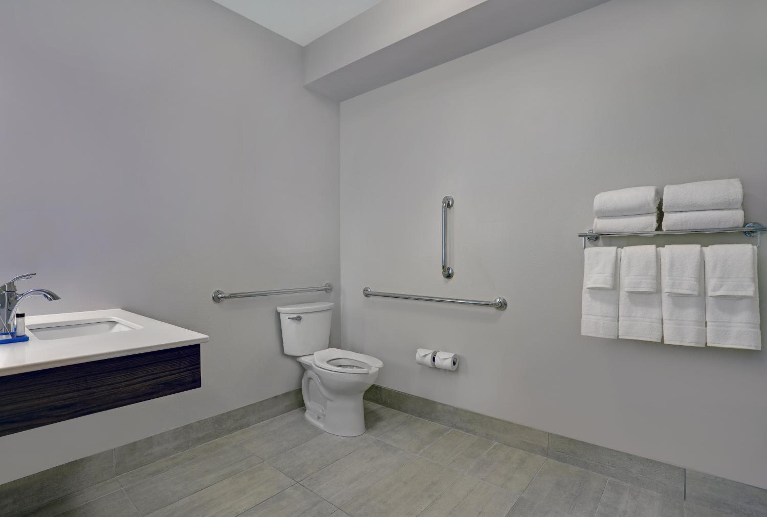 Holiday Inn Express & Suites - Lenexa - Overland Park Area by IHG