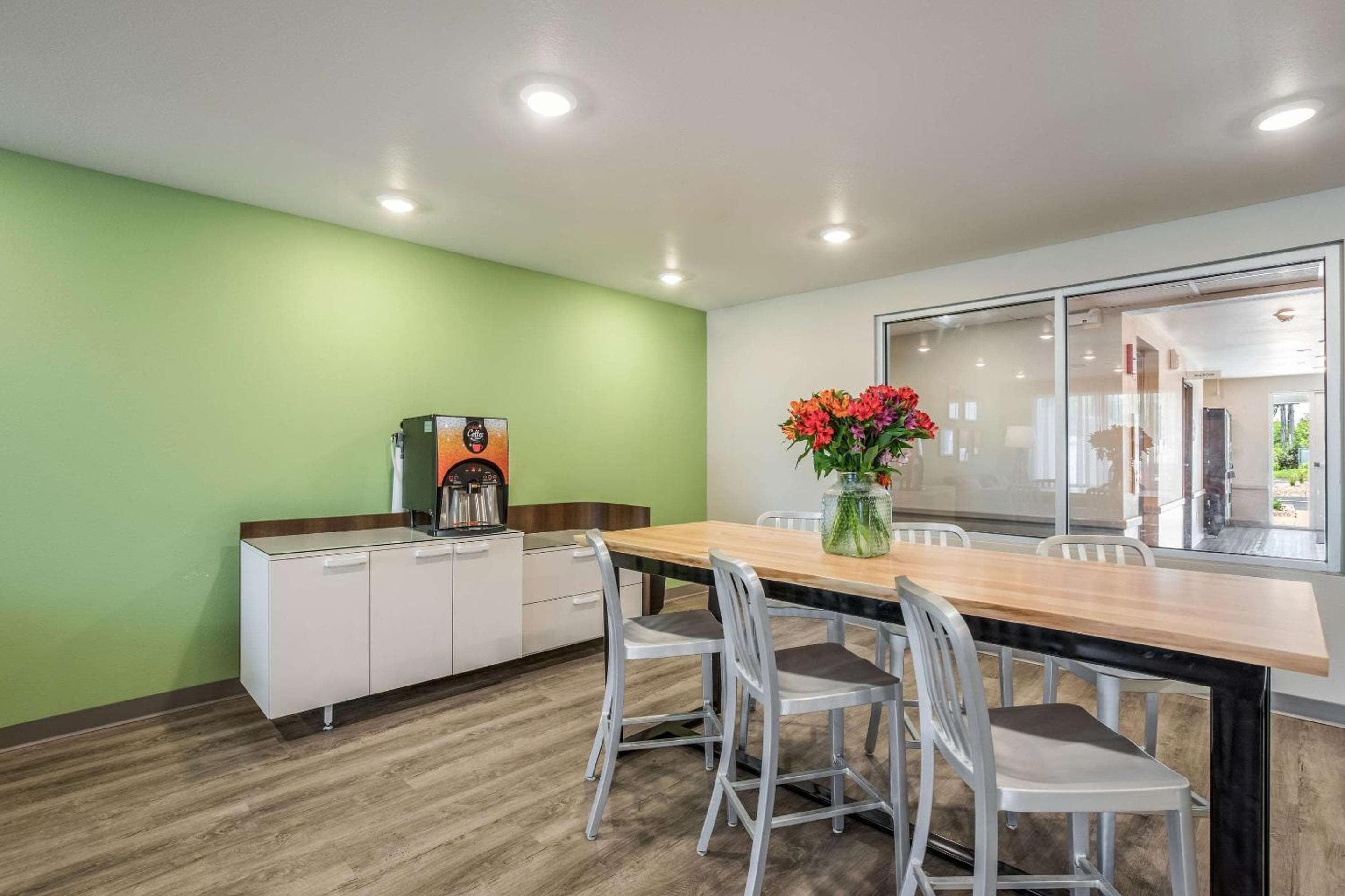 WoodSpring Suites Chicago Midway