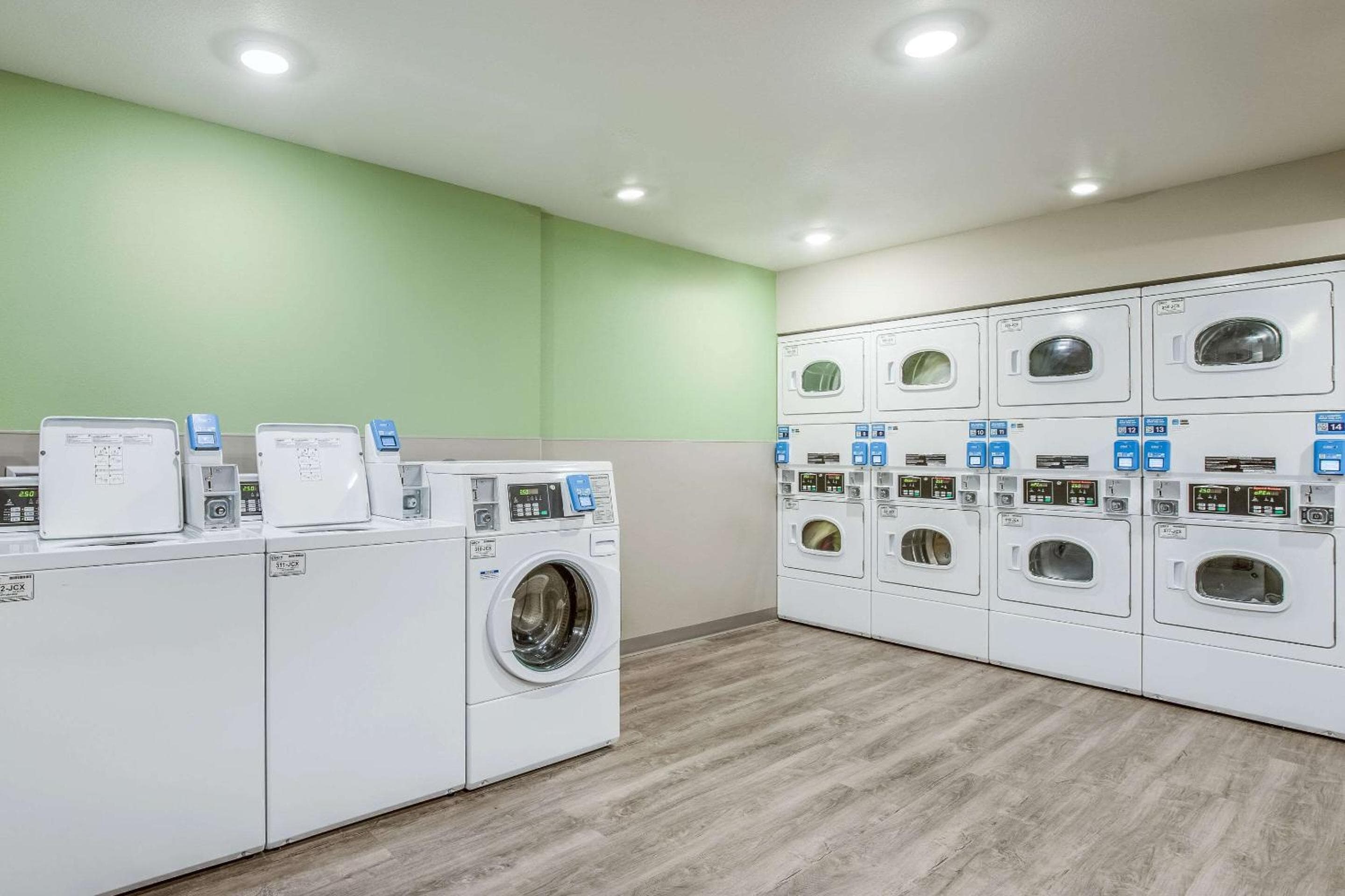 WoodSpring Suites Chicago Midway