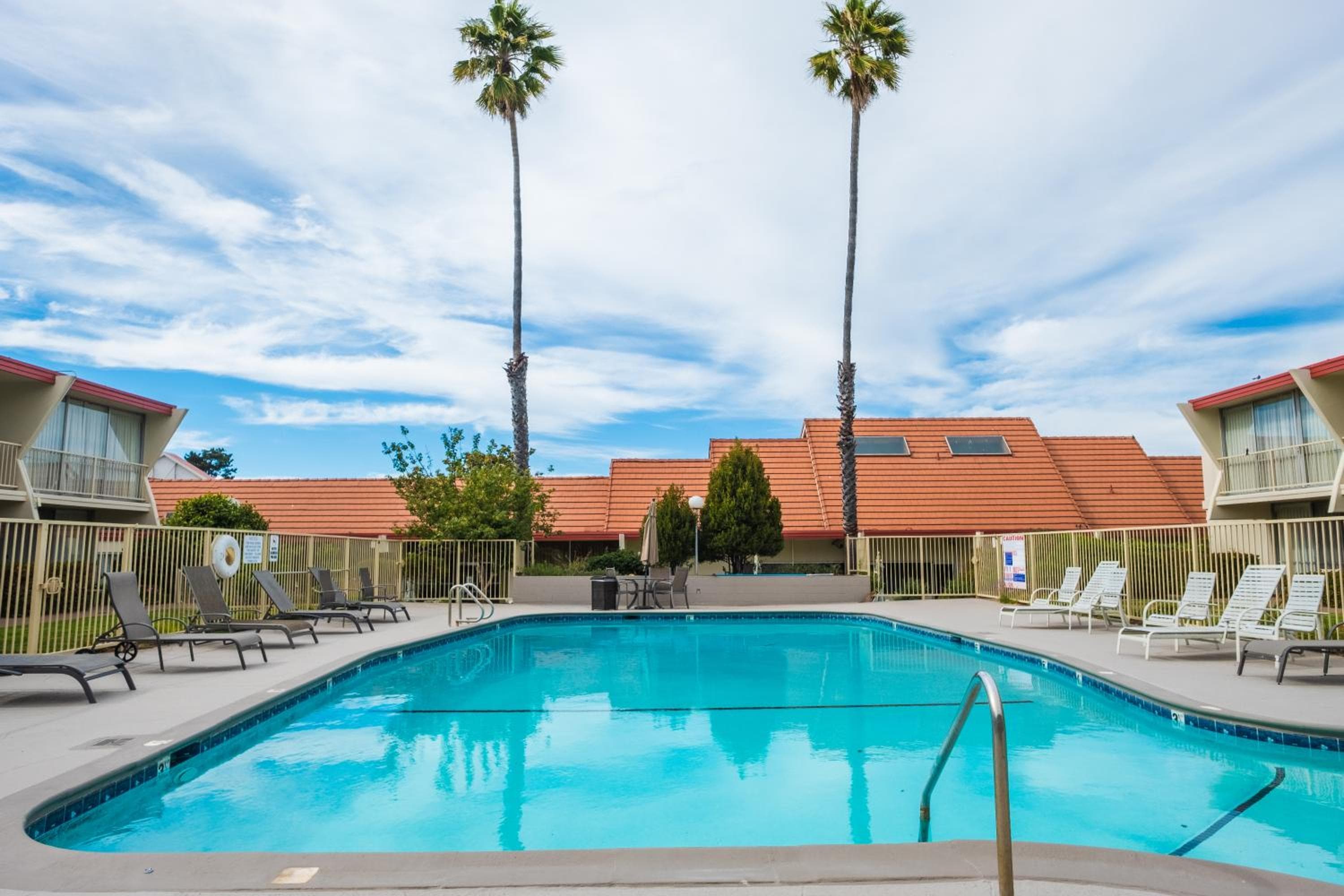 Travelodge by Wyndham Monterey Bay