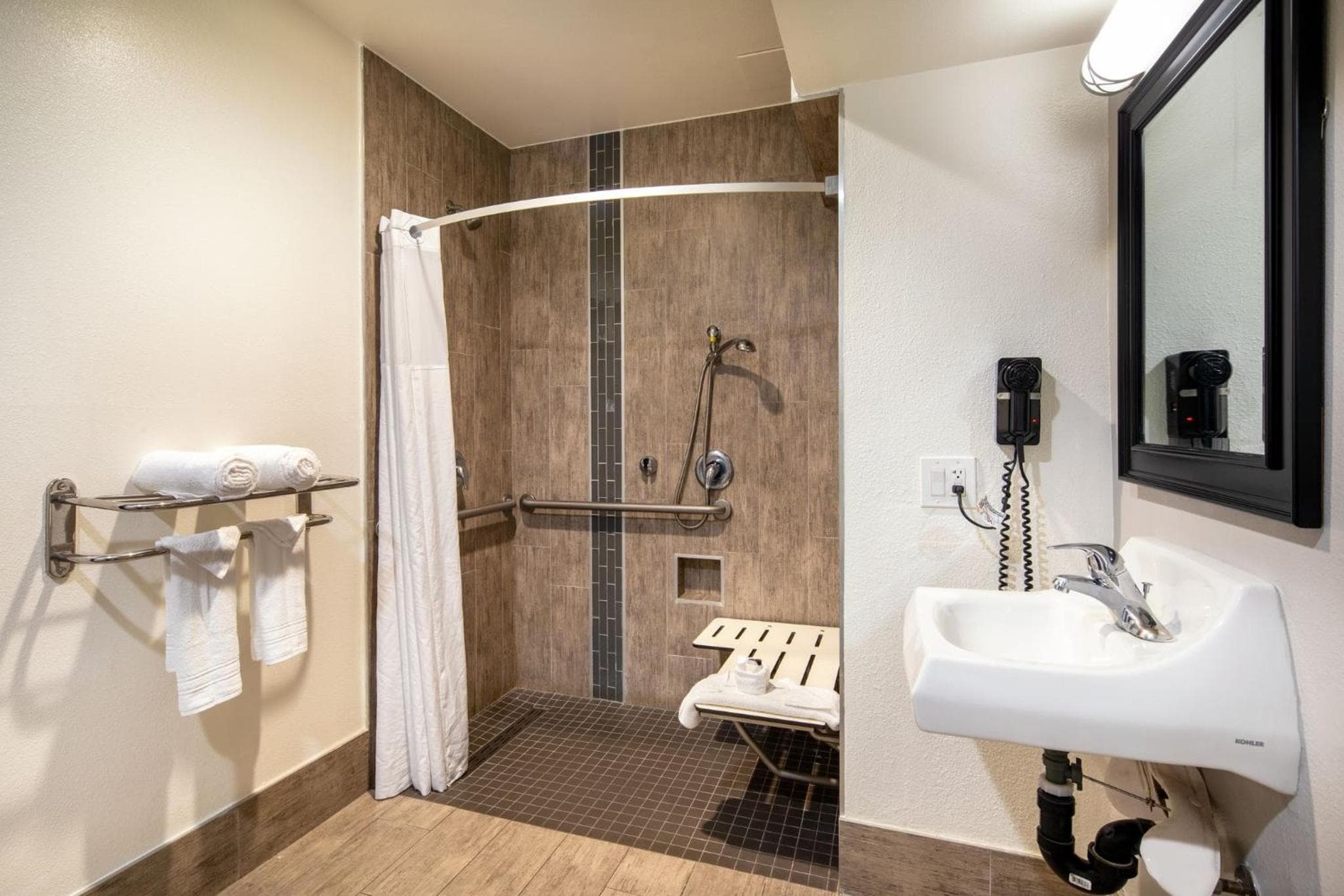 Travelodge by Wyndham LAX