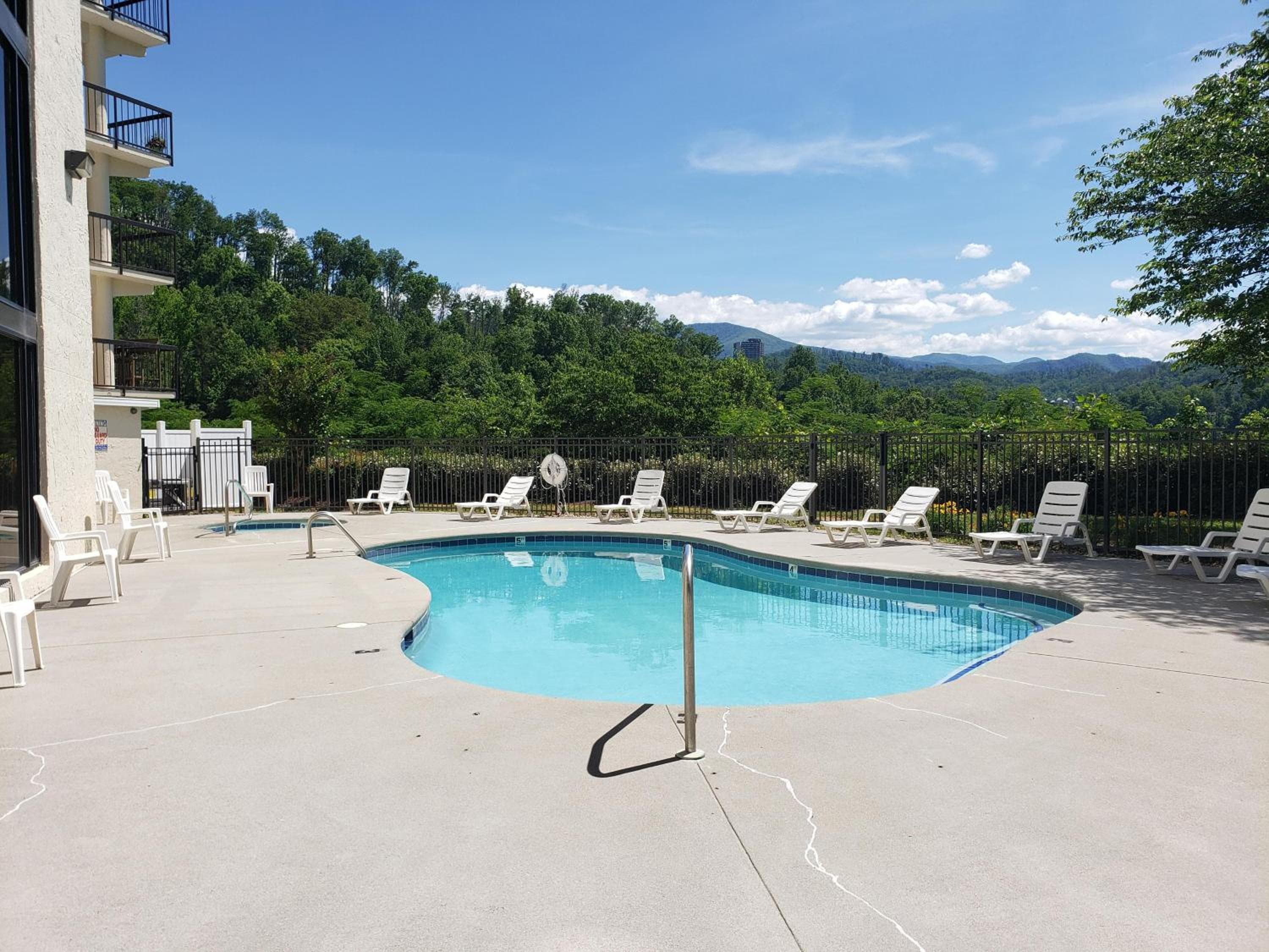 Gatlinburg Chateau Condo 302