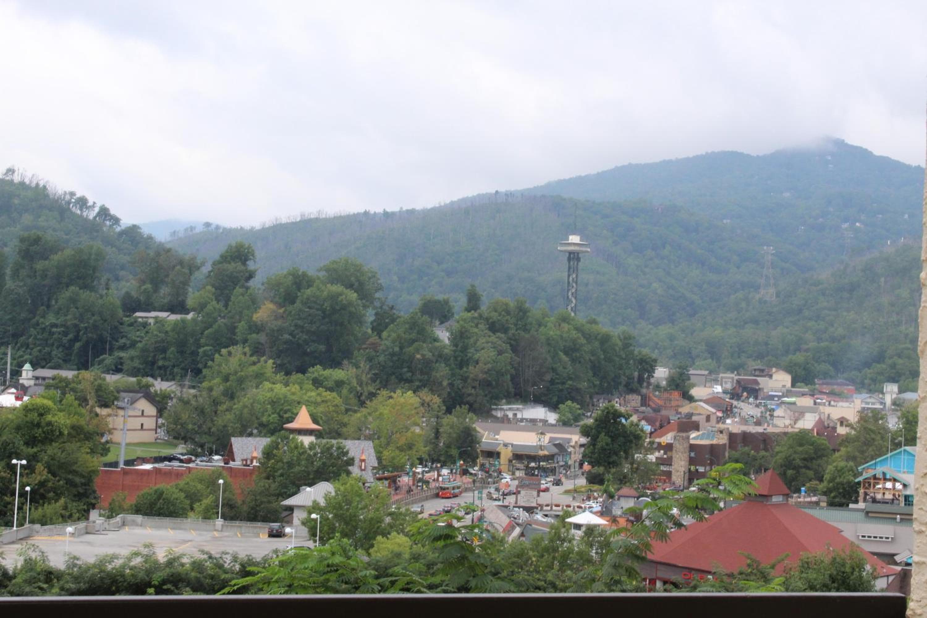 Gatlinburg Chateau Condo 302