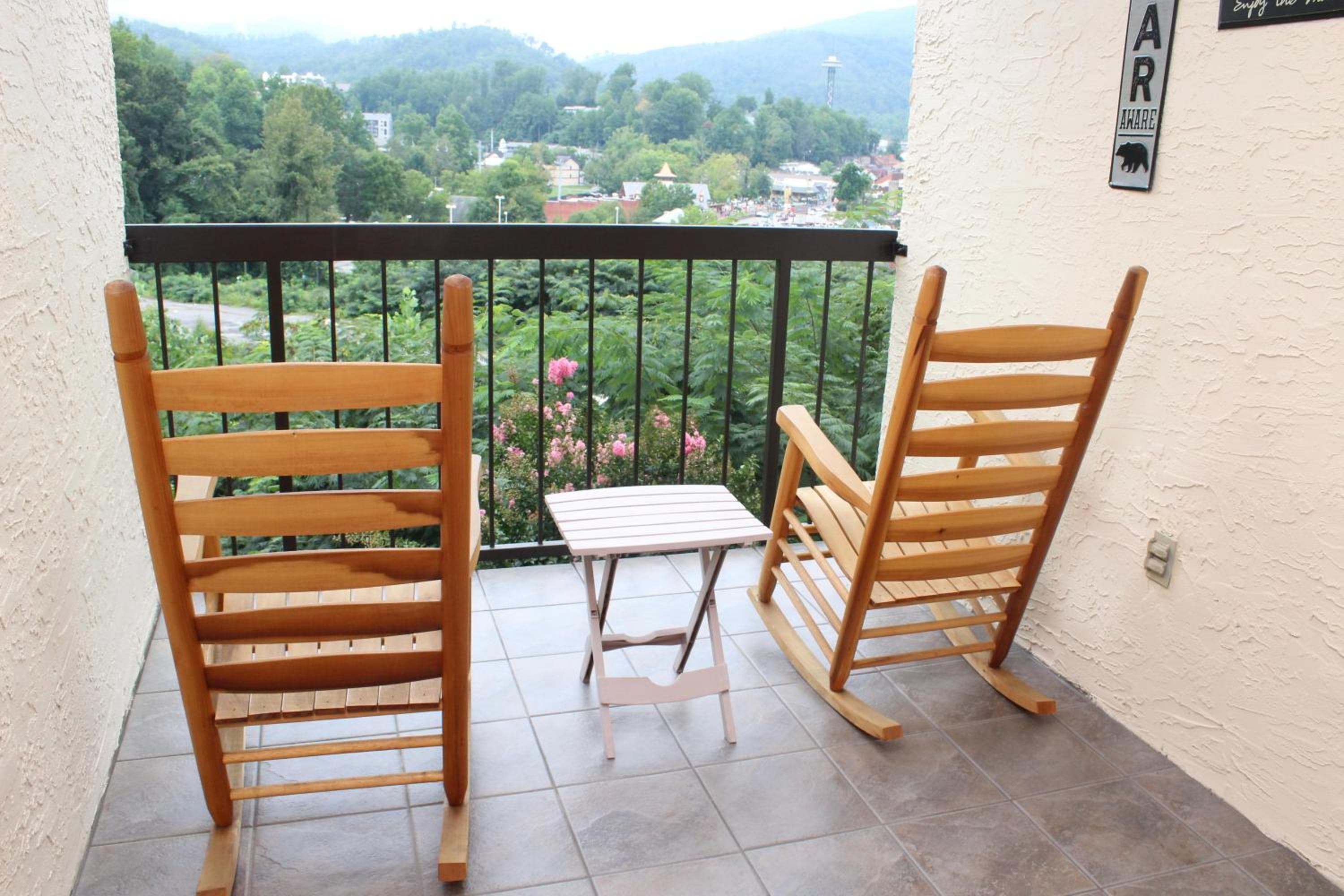 Gatlinburg Chateau Condo 302
