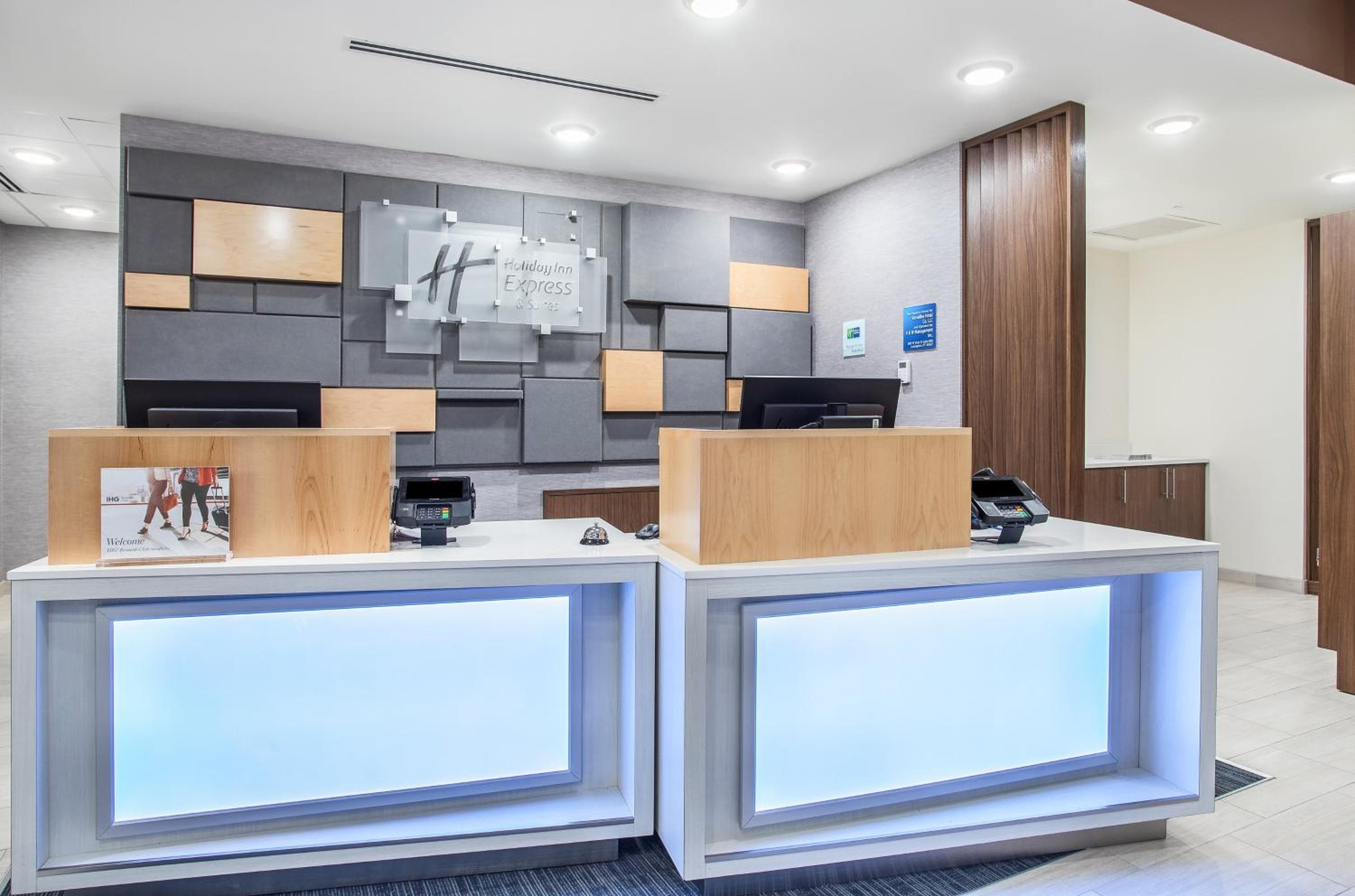 Holiday Inn Express & Suites - Lexington W - Versailles by IHG
