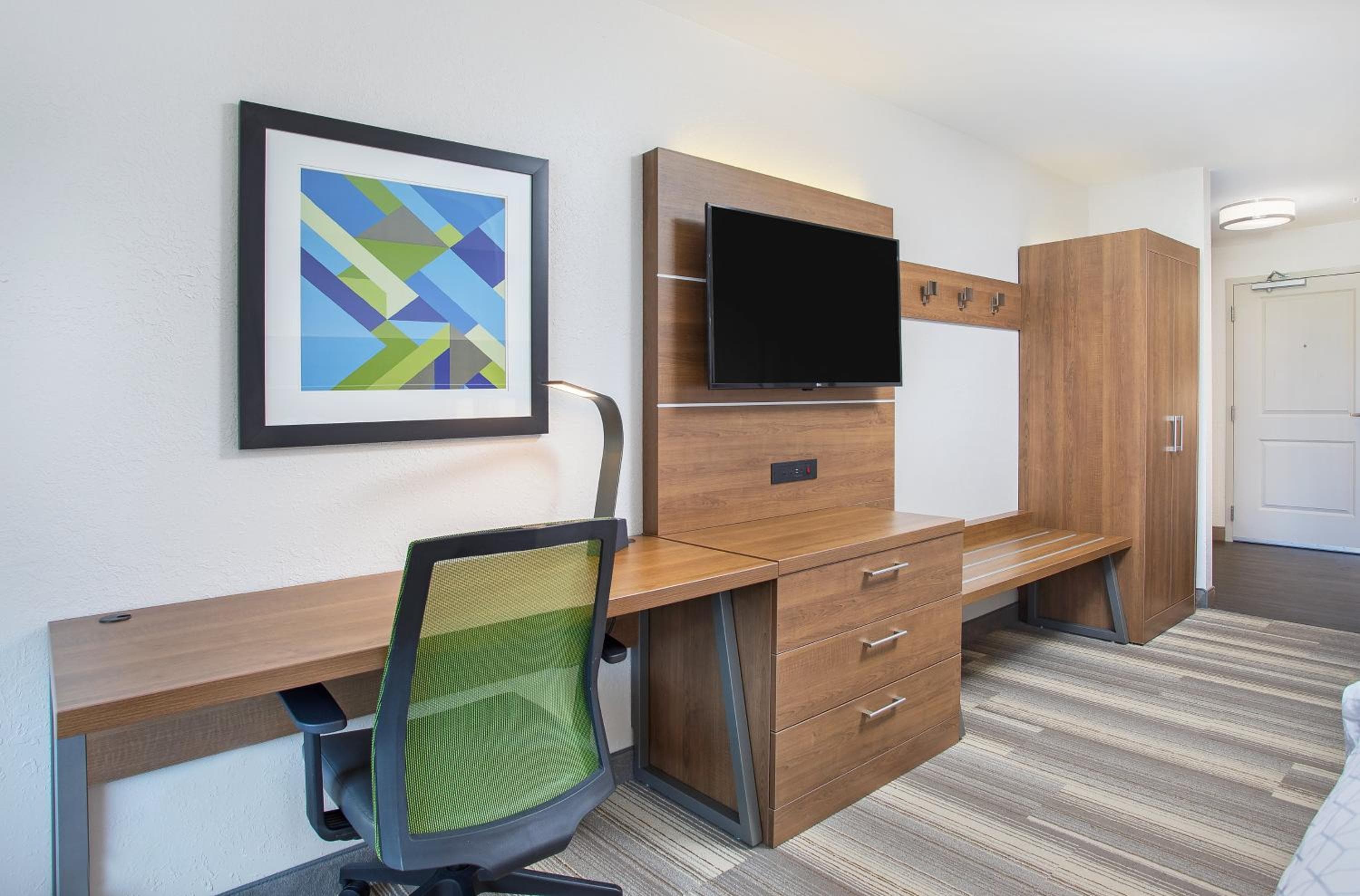 Holiday Inn Express & Suites - Lexington W - Versailles by IHG