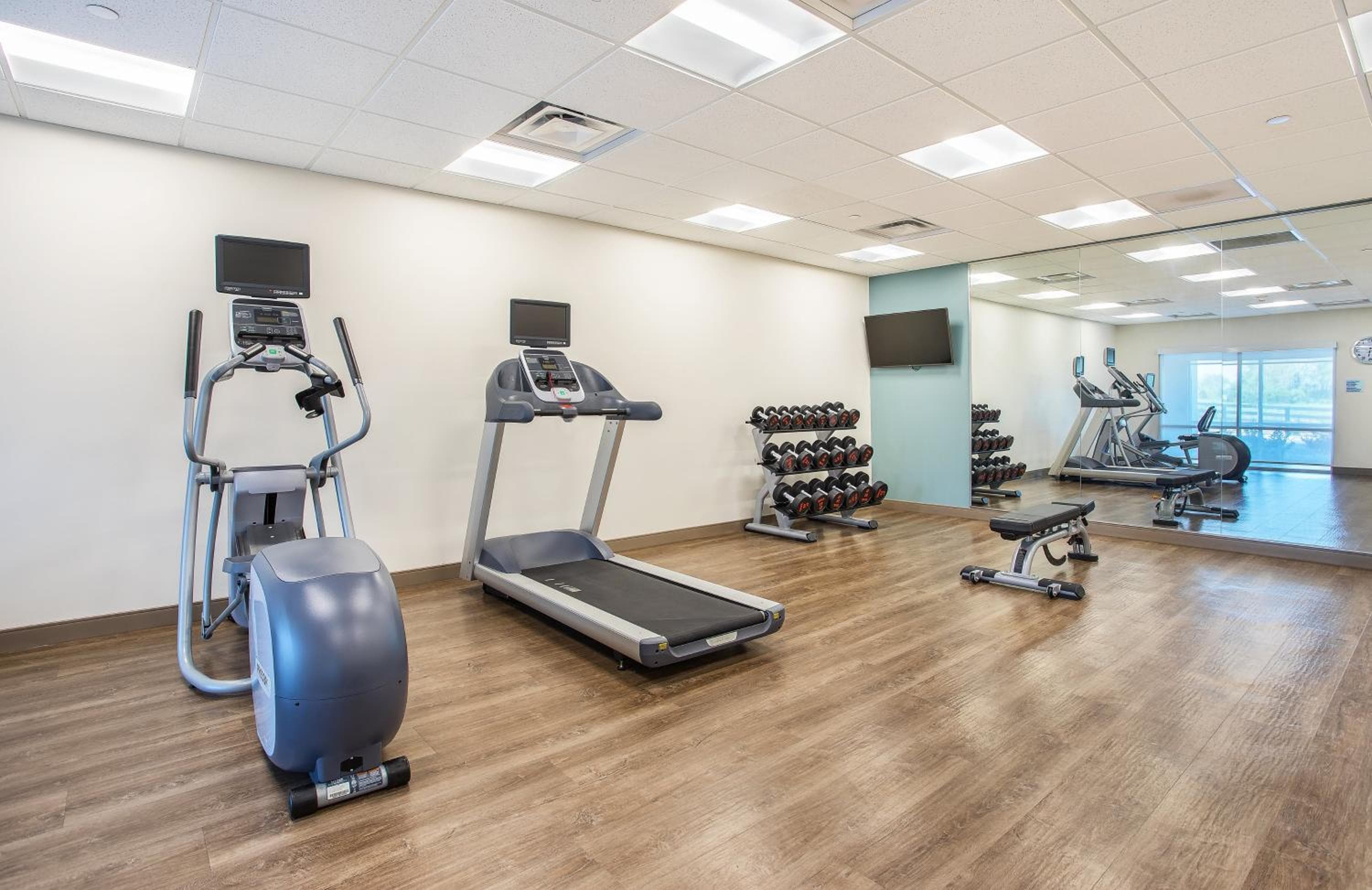Holiday Inn Express & Suites - Lexington W - Versailles by IHG