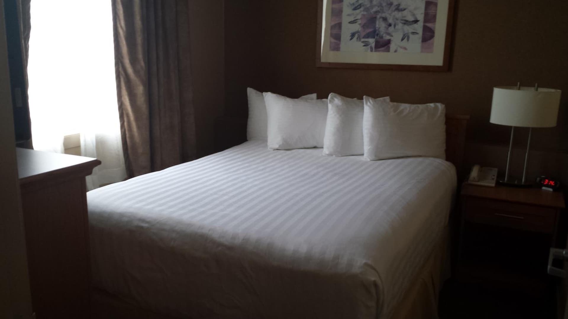 Days Inn & Suites by Wyndham West Edmonton