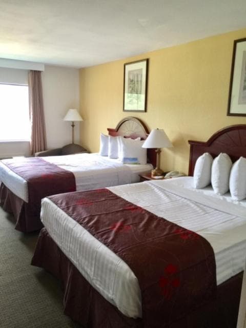 Days Inn & Suites by Wyndham Laurel Near Fort Meade